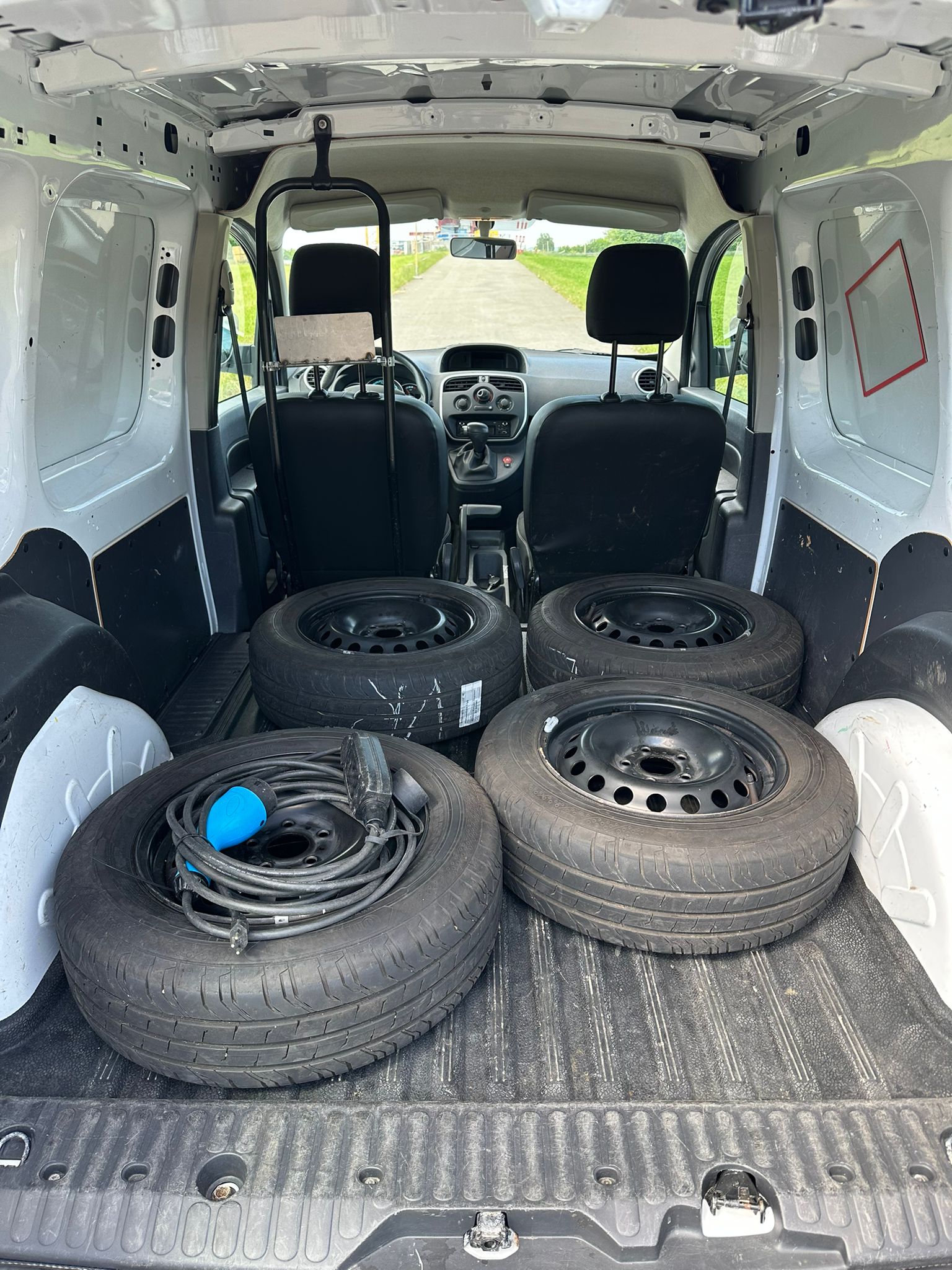 RENAULT Kangoo Z.E. Access-image-10