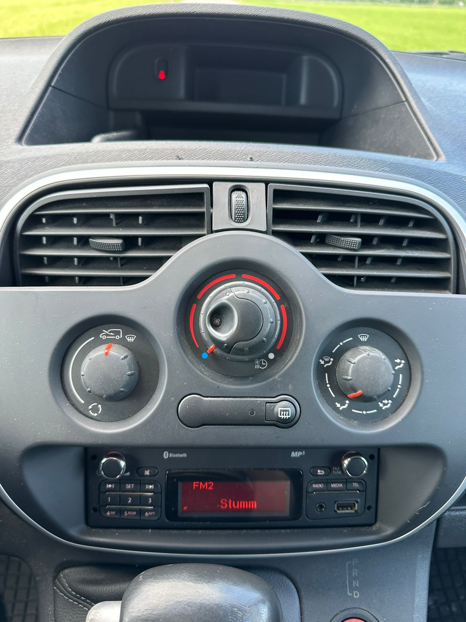 RENAULT Kangoo Z.E. Access-image-16
