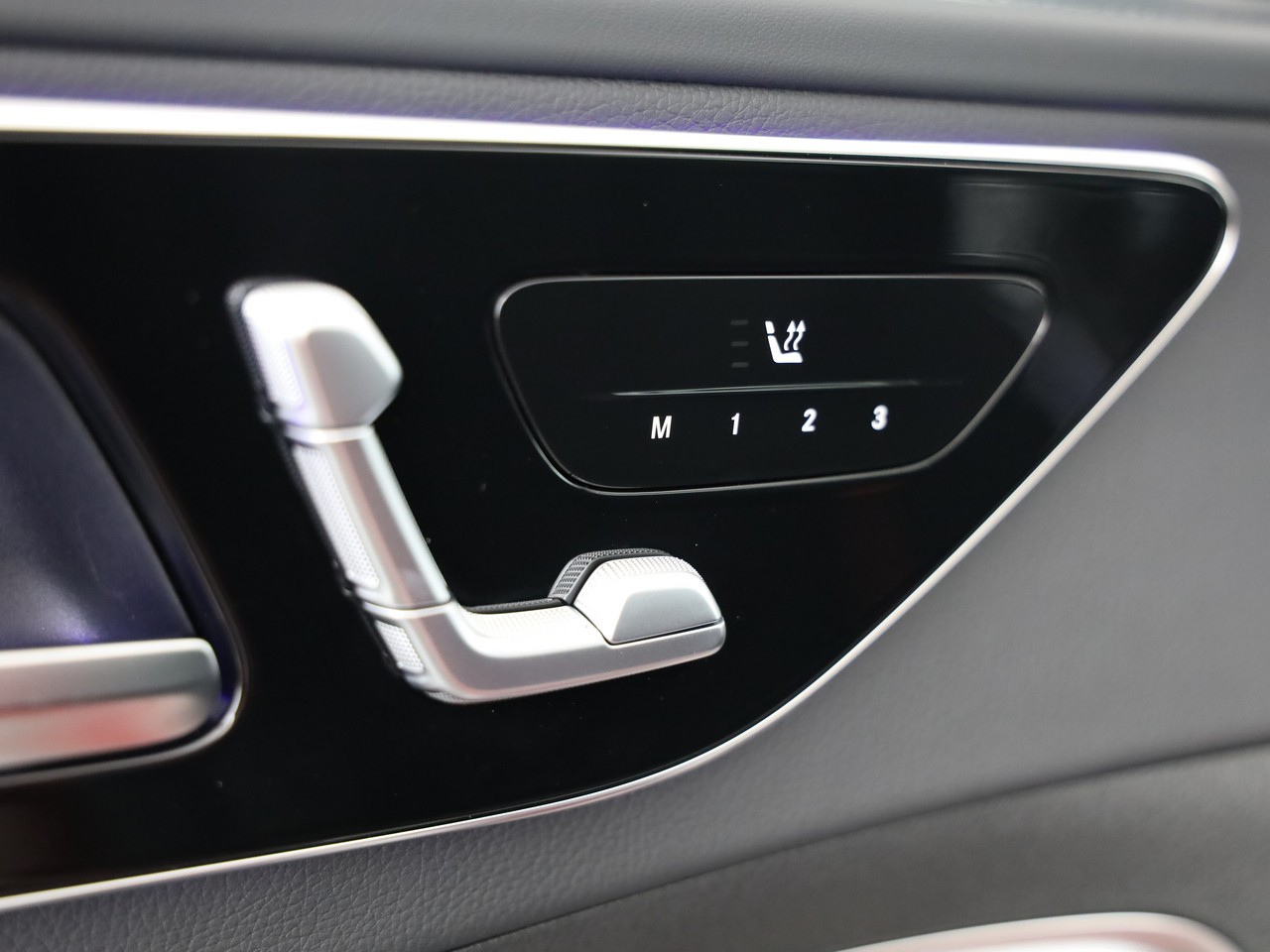 MERCEDES-BENZ C 220 d T 4 Matic-image-12