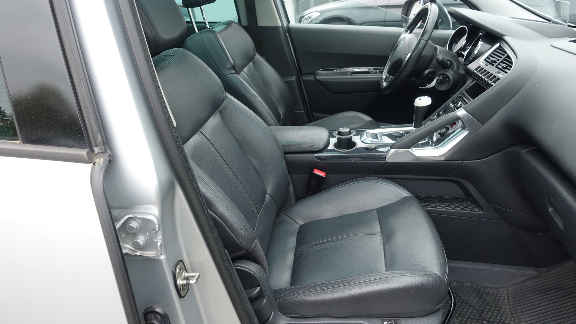 PEUGEOT 3008 1.6 16V T Style Tiptronic-image-9