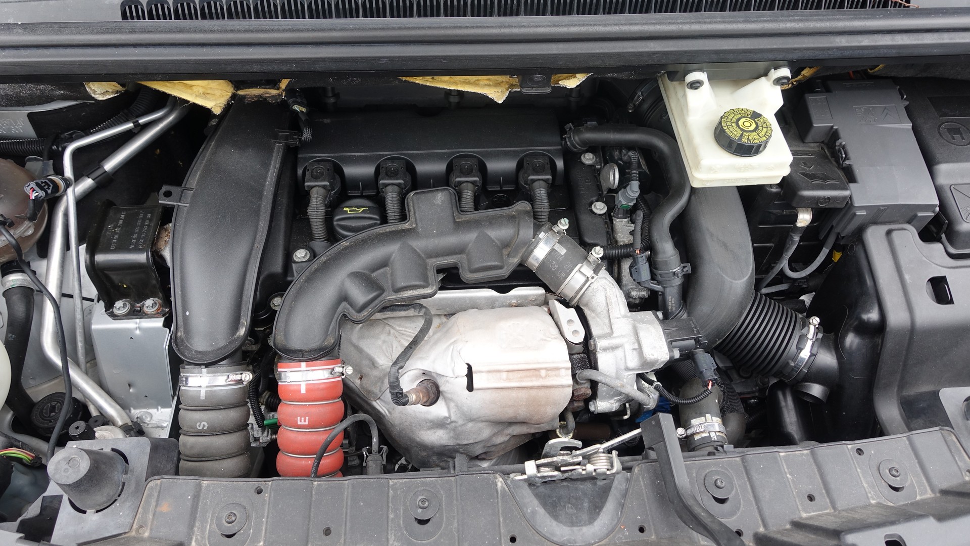 PEUGEOT 3008 1.6 16V T Style Tiptronic-image-13