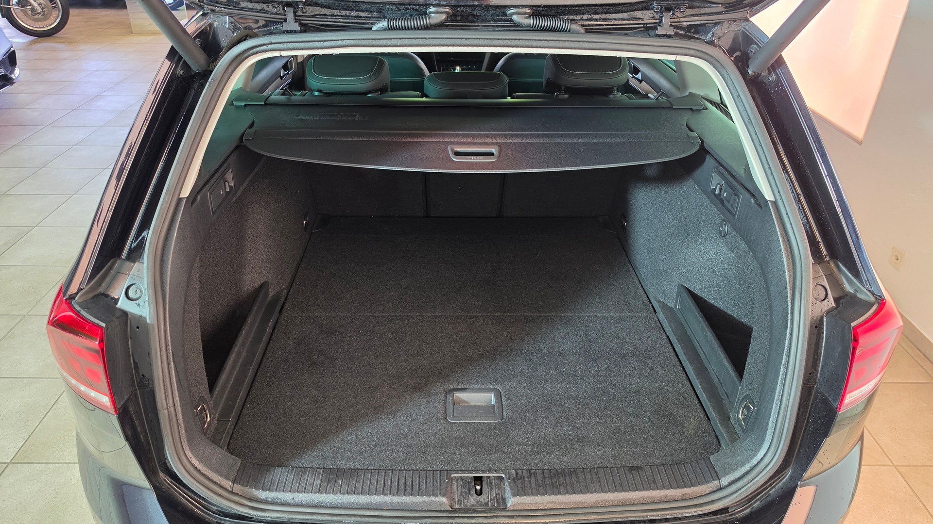 VW Passat 2.0 TDI BMT Elegance 4Motion DSG Frisch ab MFK Frisch Ab Service-image-12