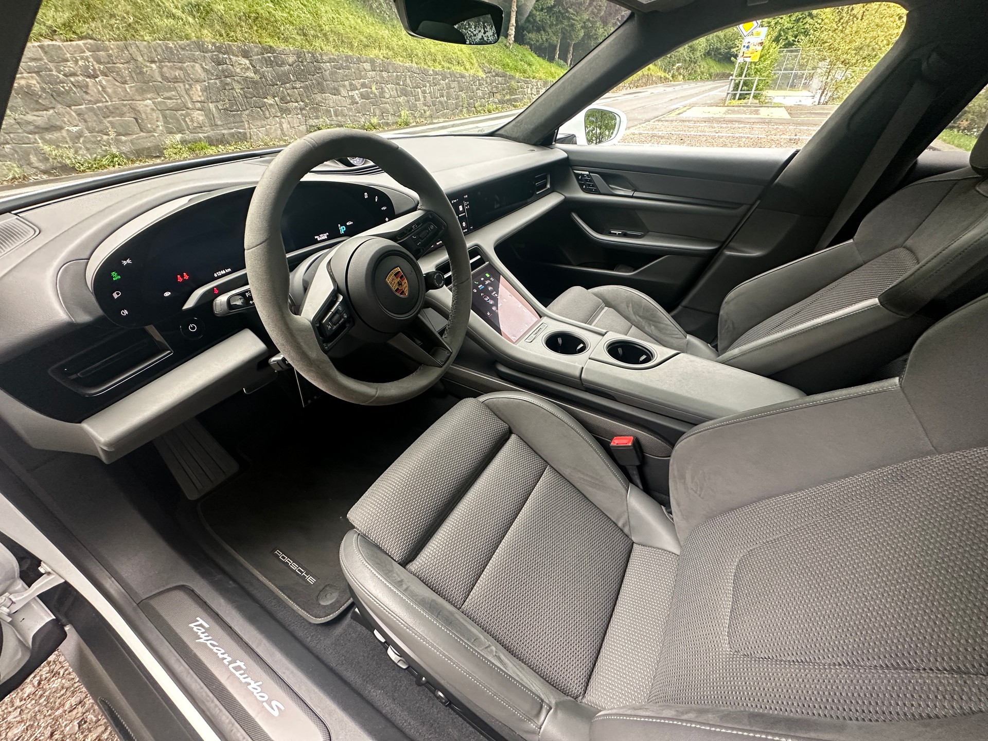 PORSCHE Taycan Turbo S-image-4