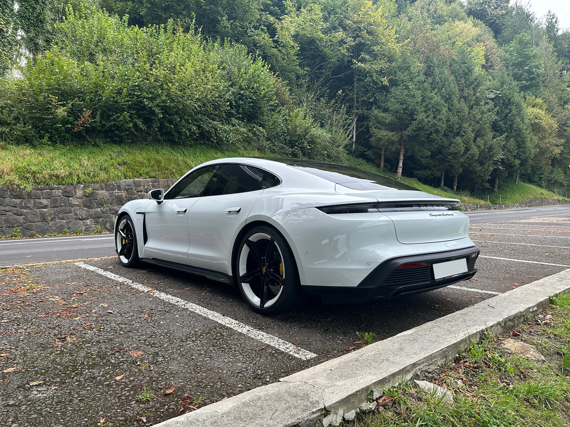 PORSCHE Taycan Turbo S-image-9
