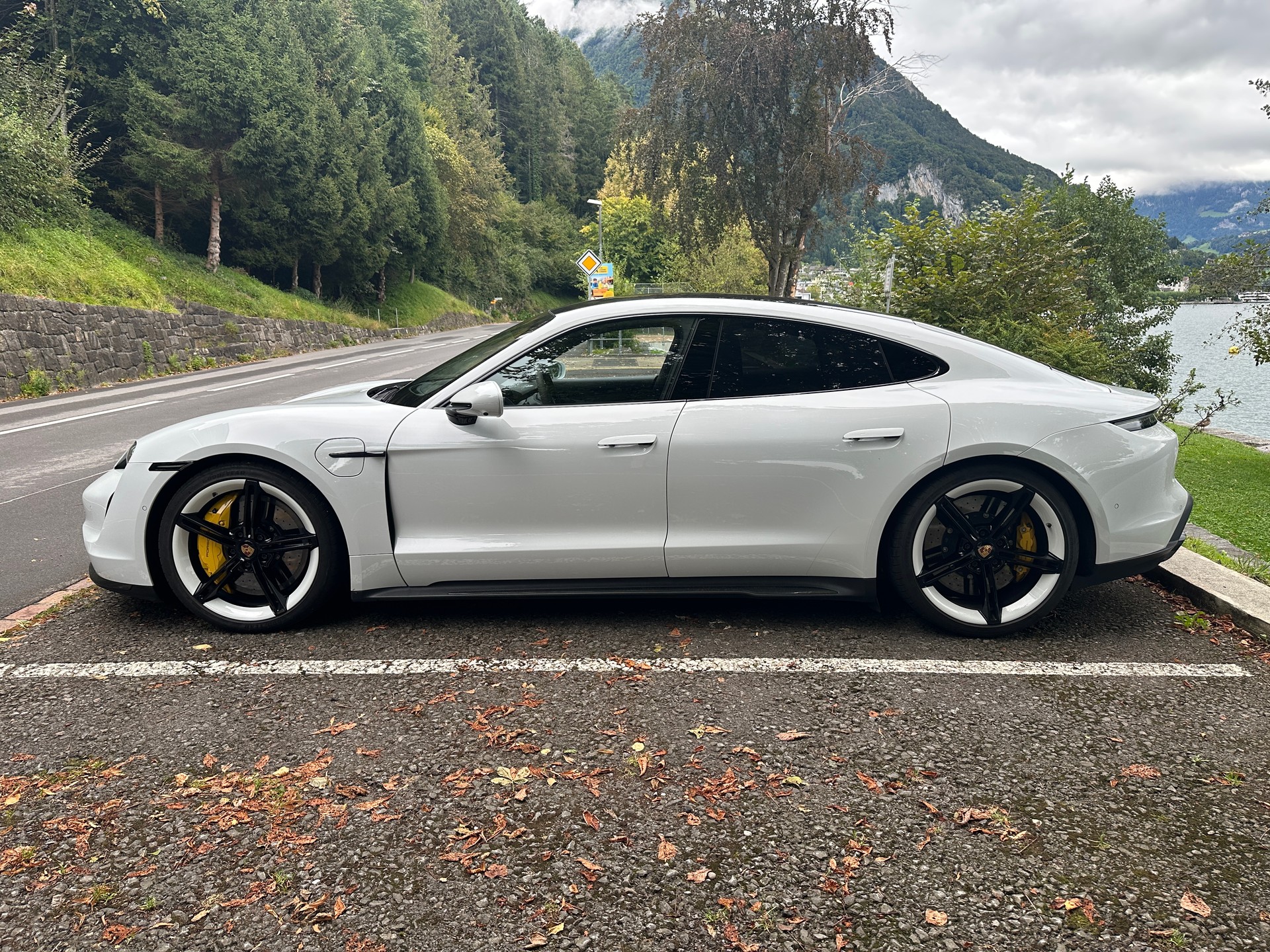 PORSCHE Taycan Turbo S-image-8