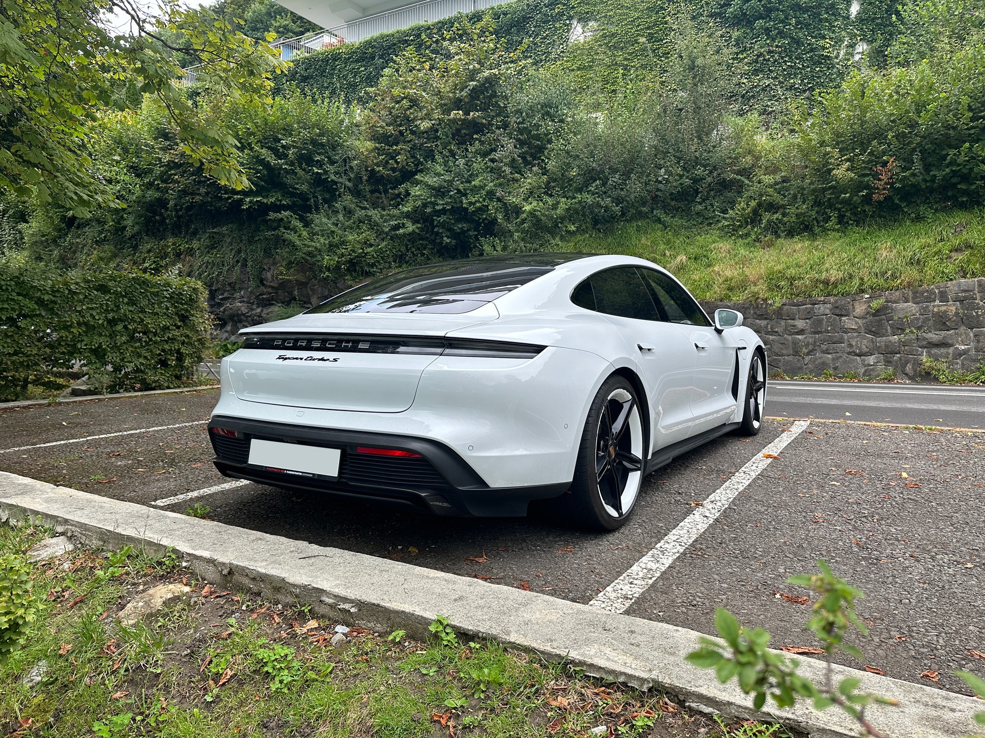 PORSCHE Taycan Turbo S-image-11