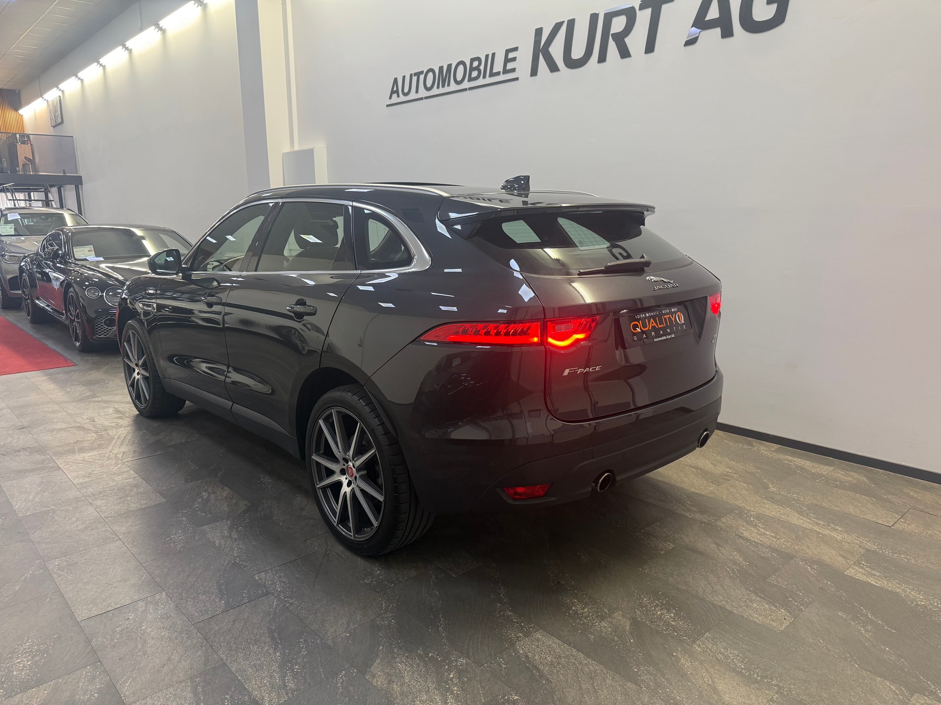 JAGUAR F-Pace 3.0 V6 Pure AWD Automatik-showroom-element-2