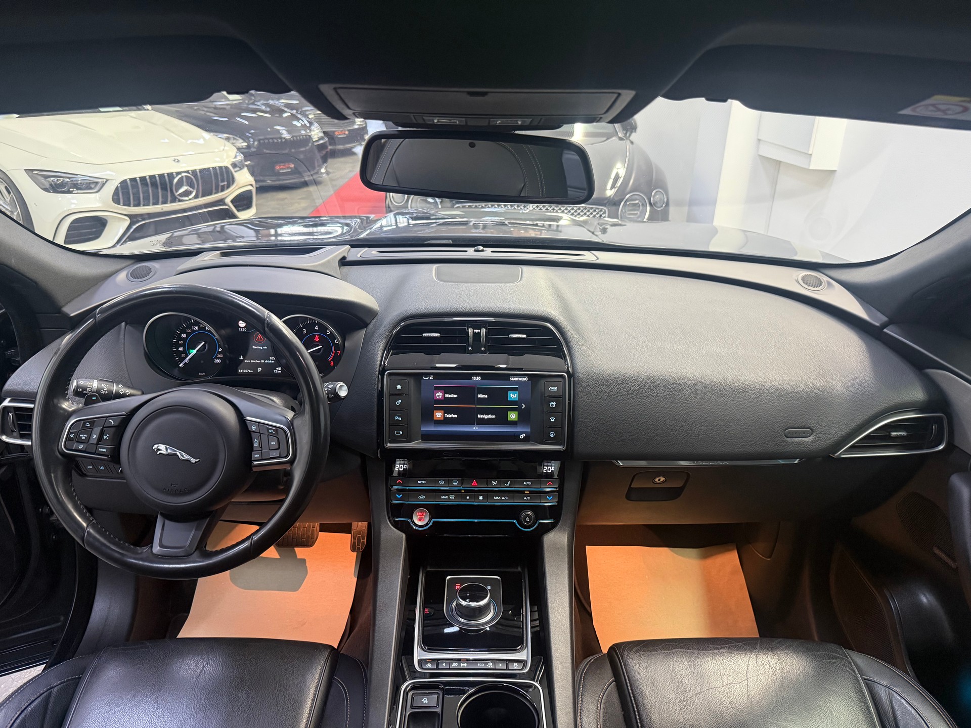 JAGUAR F-Pace 3.0 V6 Pure AWD Automatik-image-13