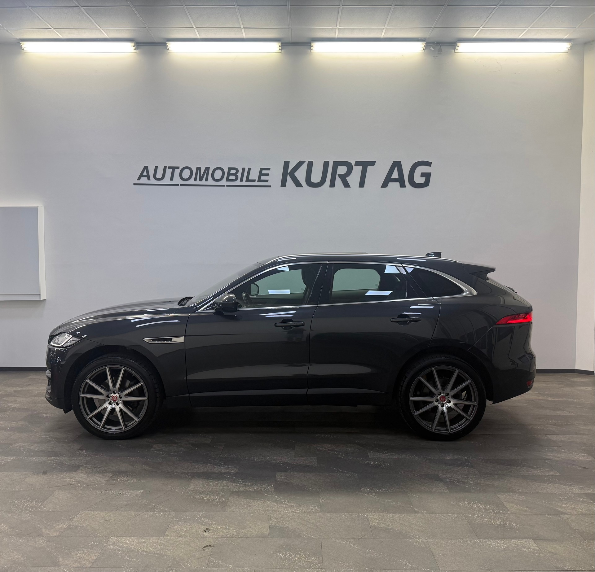 JAGUAR F-Pace 3.0 V6 Pure AWD Automatik-showroom-element-1