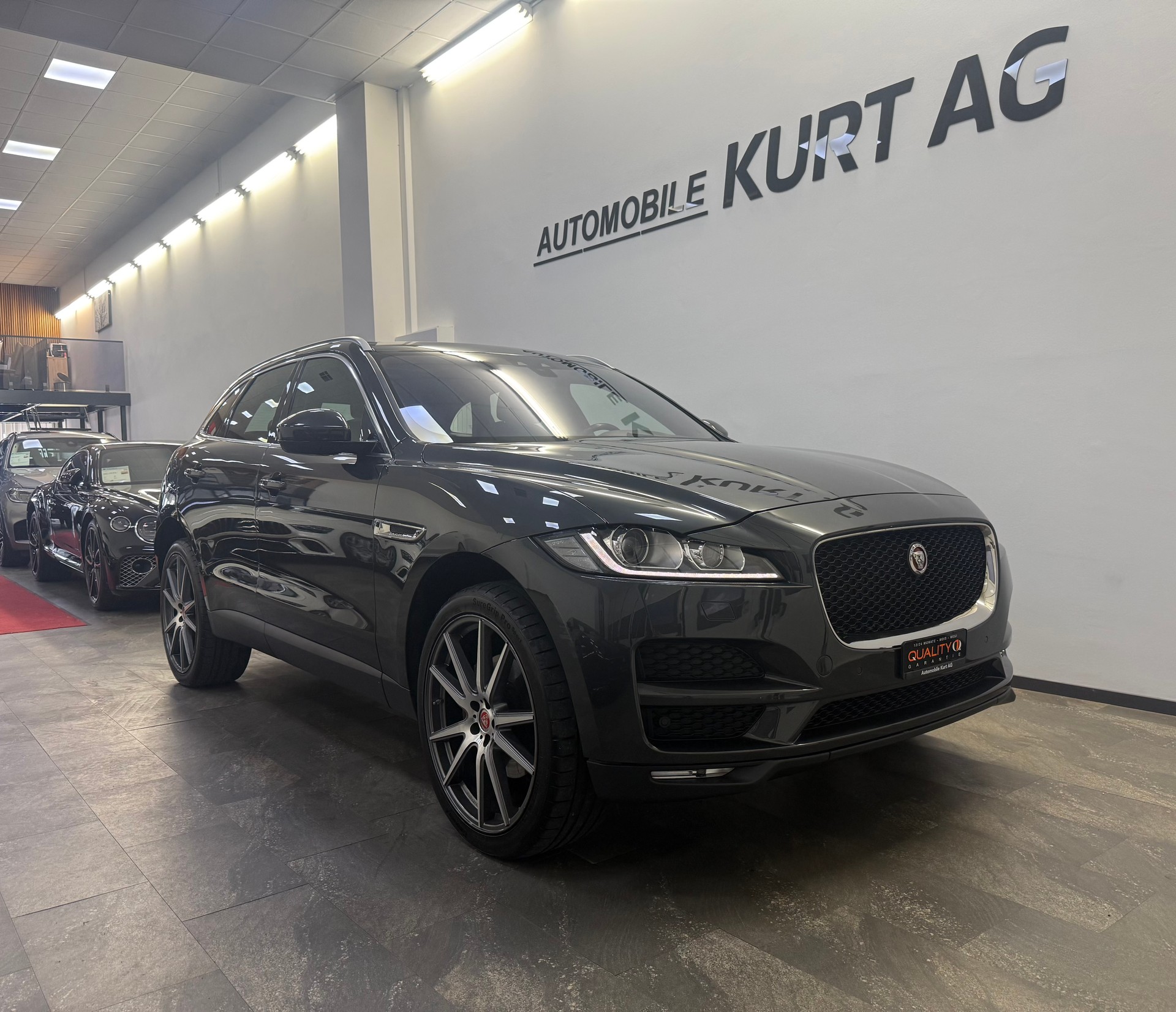 JAGUAR F-Pace 3.0 V6 Pure AWD Automatik-image-7