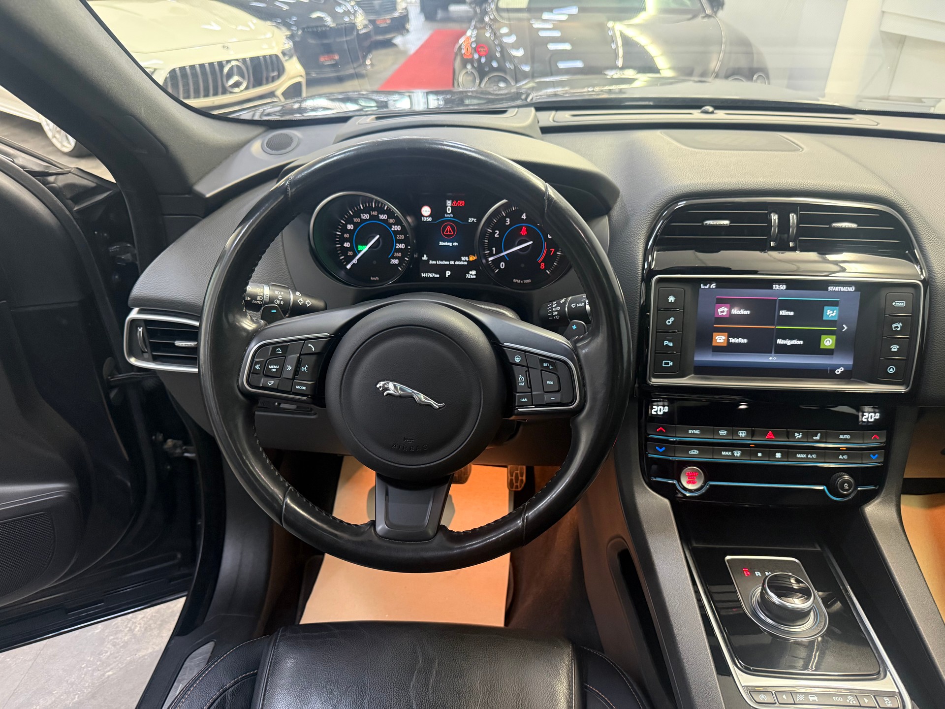 JAGUAR F-Pace 3.0 V6 Pure AWD Automatik-image-14