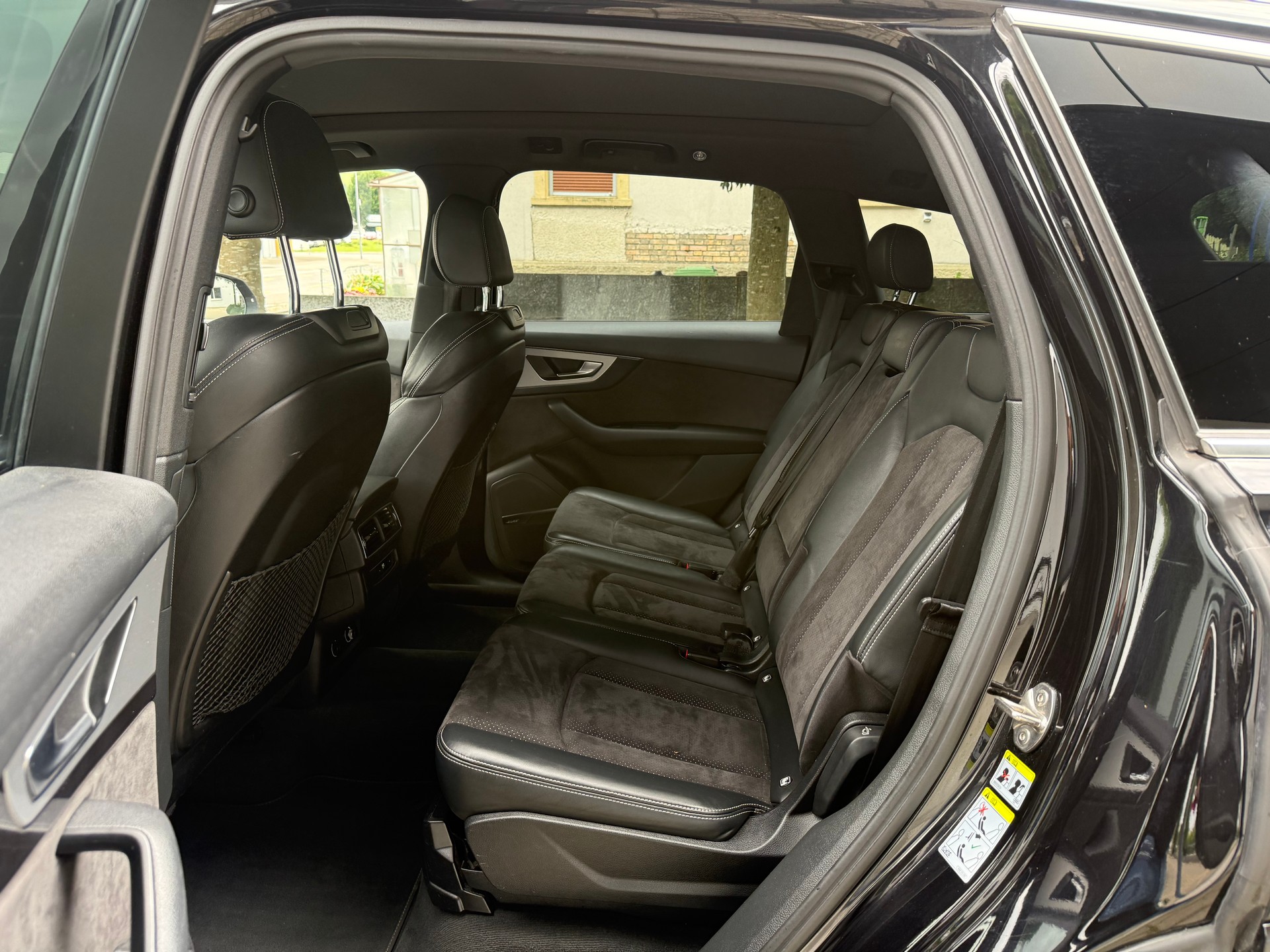 AUDI Q7 e-tron 3.0 TDI quattro tiptronic-image-11