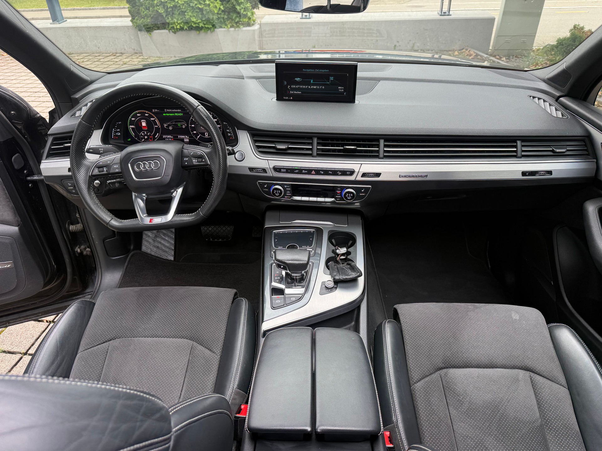 AUDI Q7 e-tron 3.0 TDI quattro tiptronic-image-8