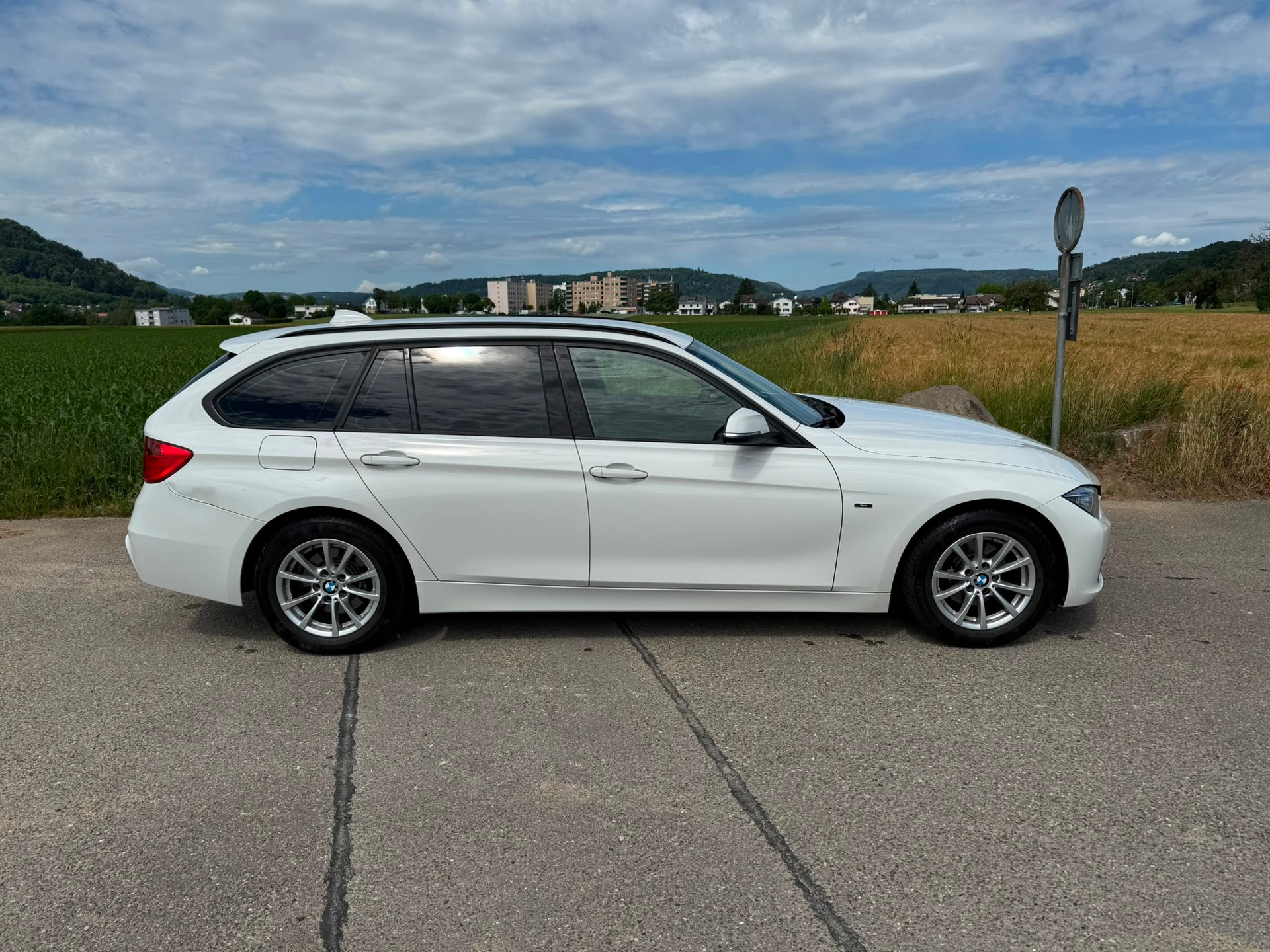 BMW 318d Touring-image-5