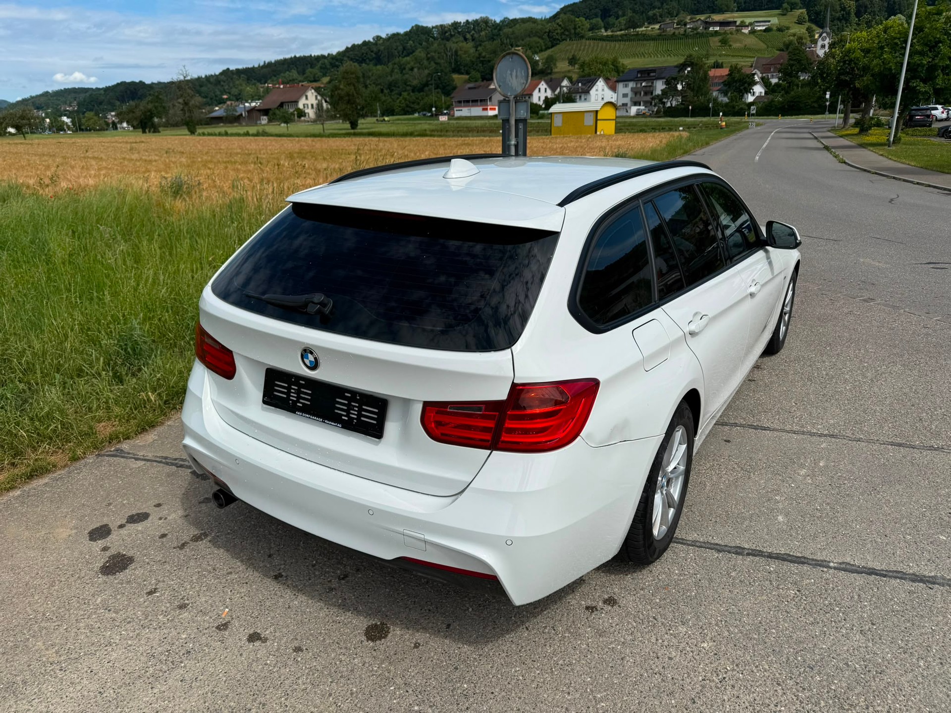 BMW 318d Touring-image-4