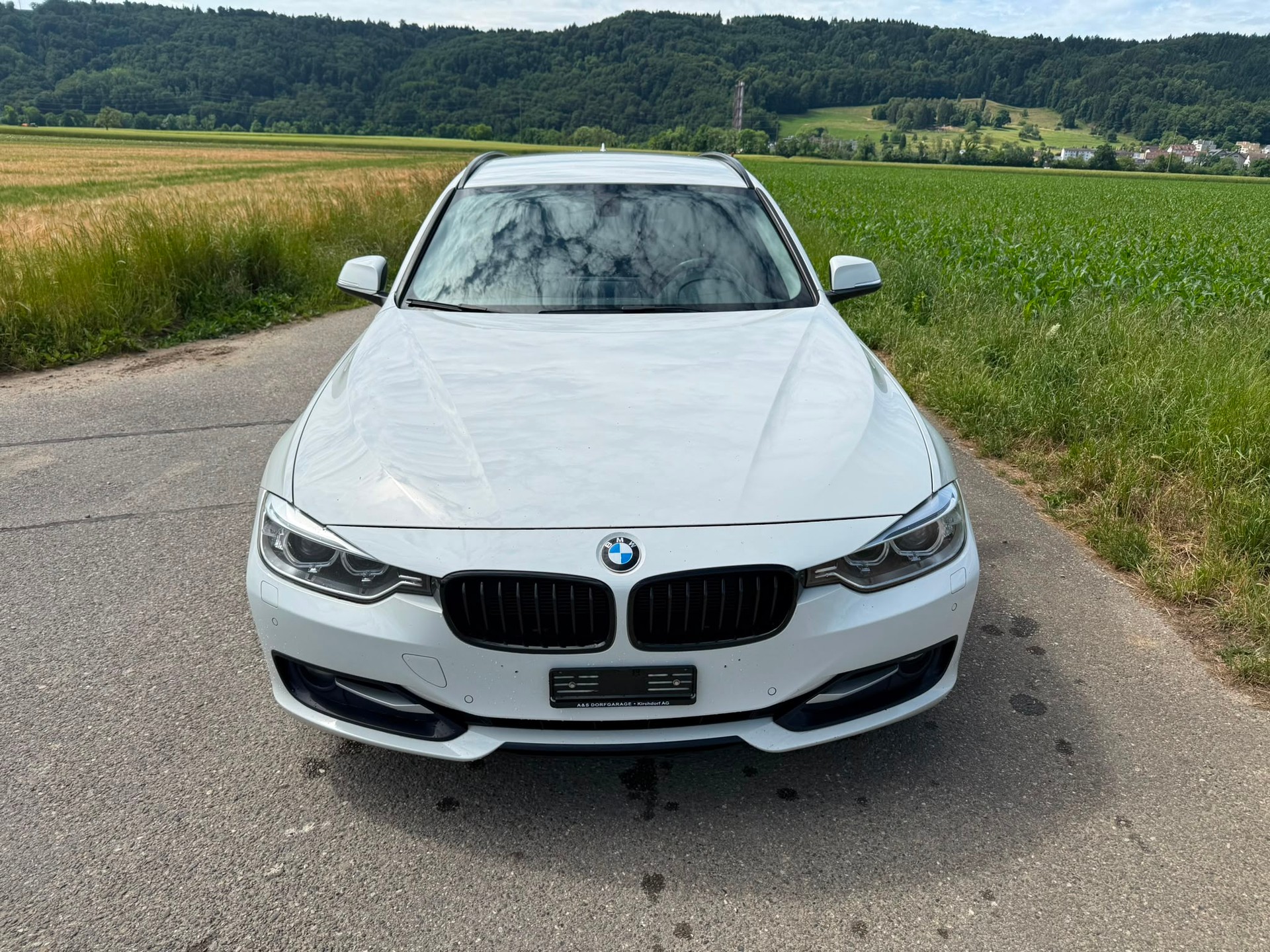 BMW 318d Touring-image-7