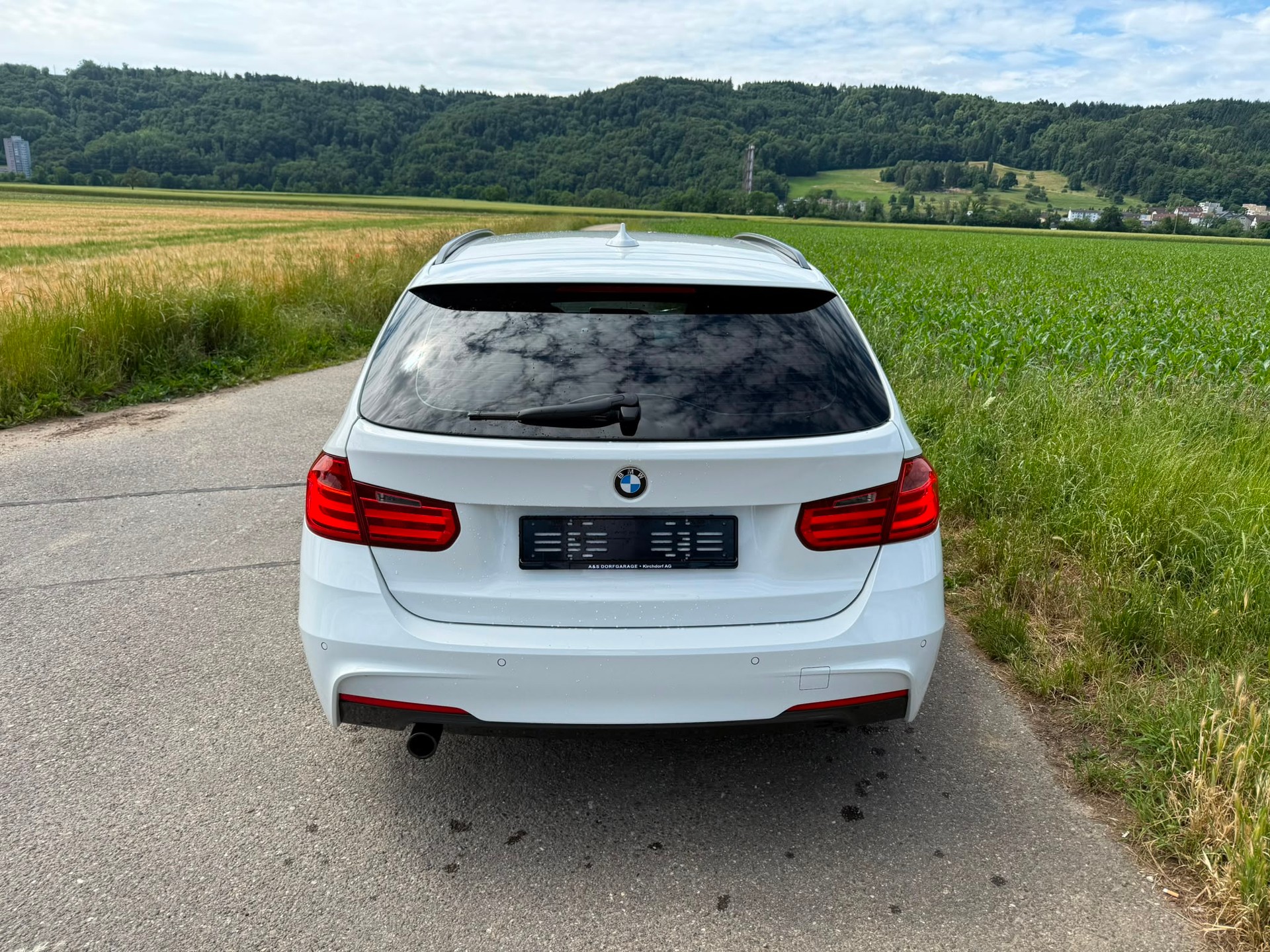 BMW 318d Touring-image-3