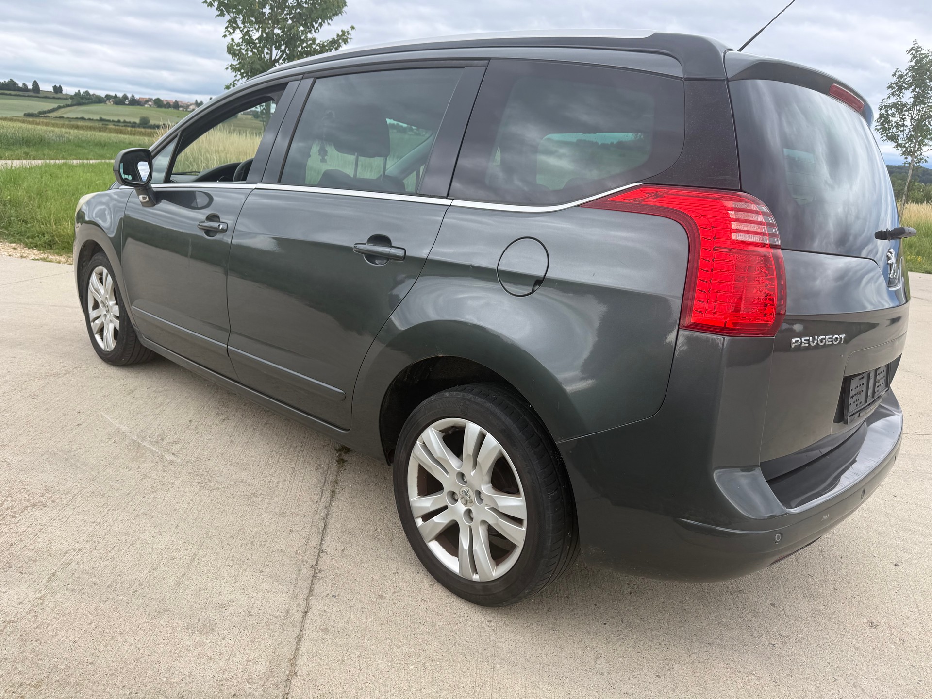 PEUGEOT 5008 2.0 HDI Business-image-2