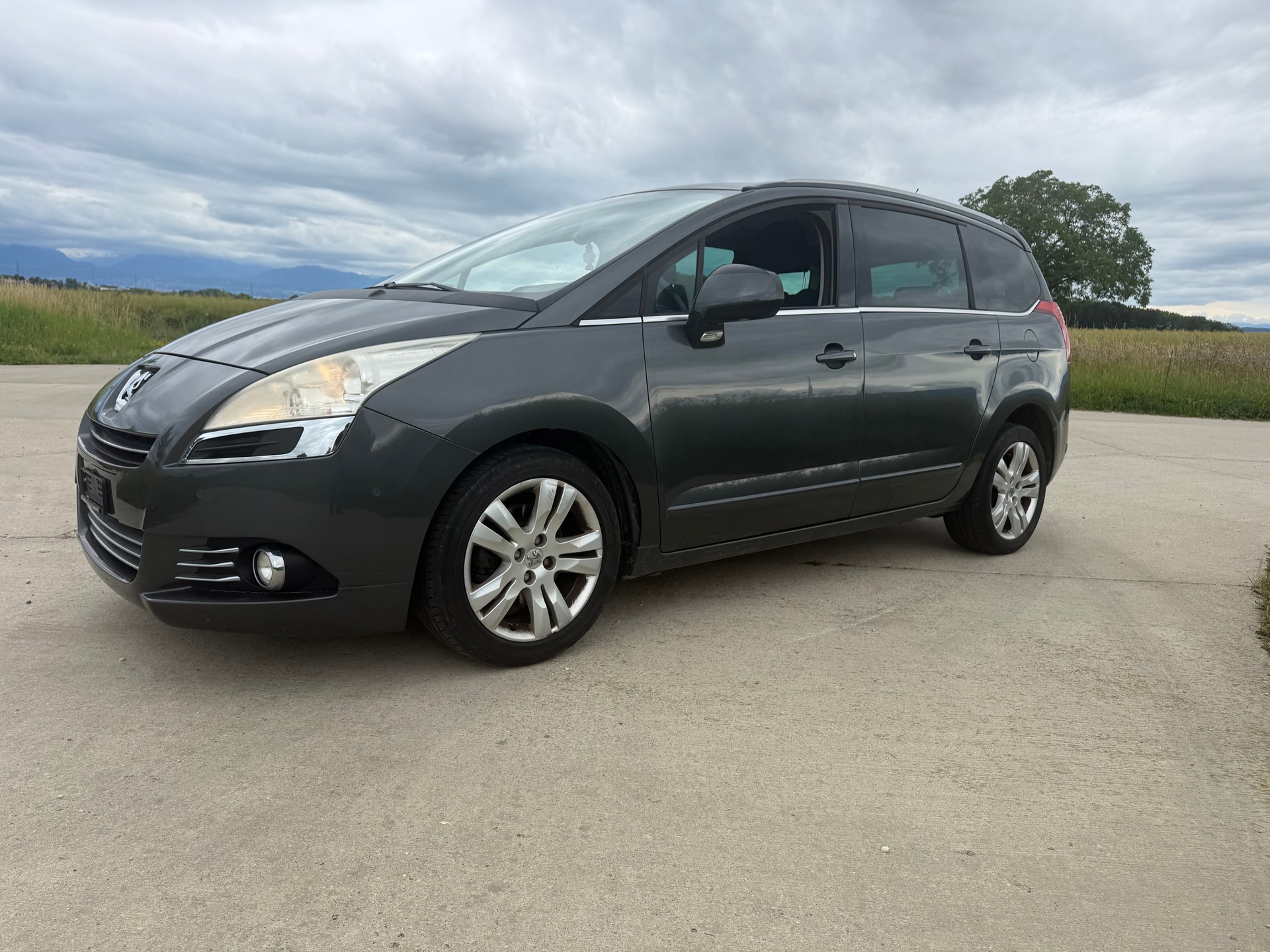 PEUGEOT 5008 2.0 HDI Business-image-1