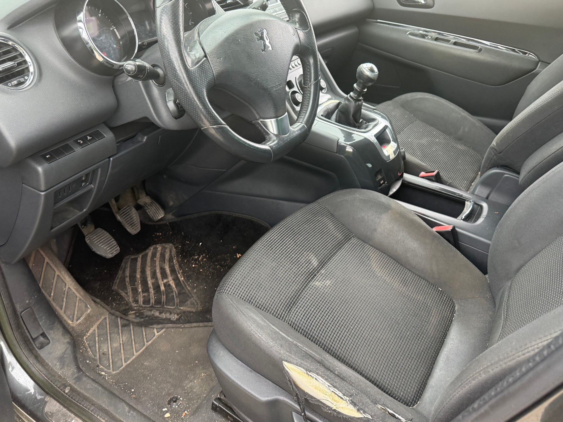 PEUGEOT 5008 2.0 HDI Business-image-11