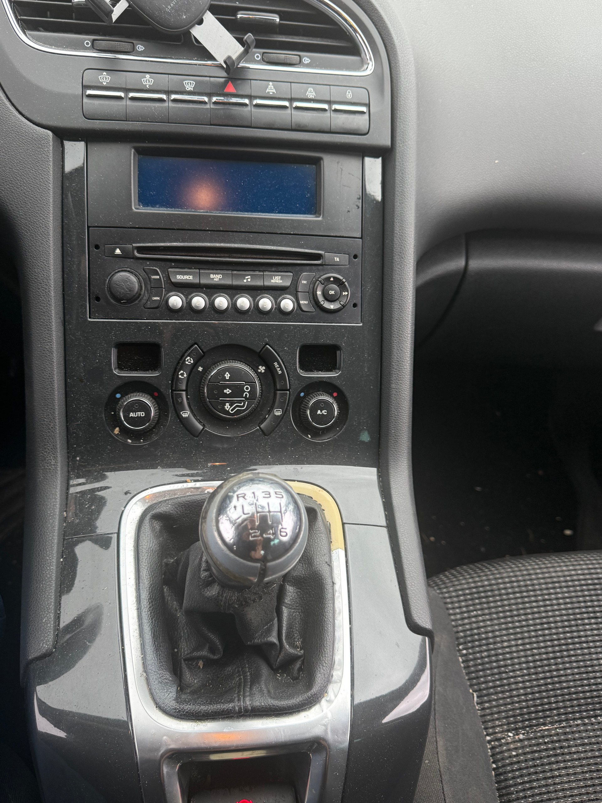 PEUGEOT 5008 2.0 HDI Business-image-12