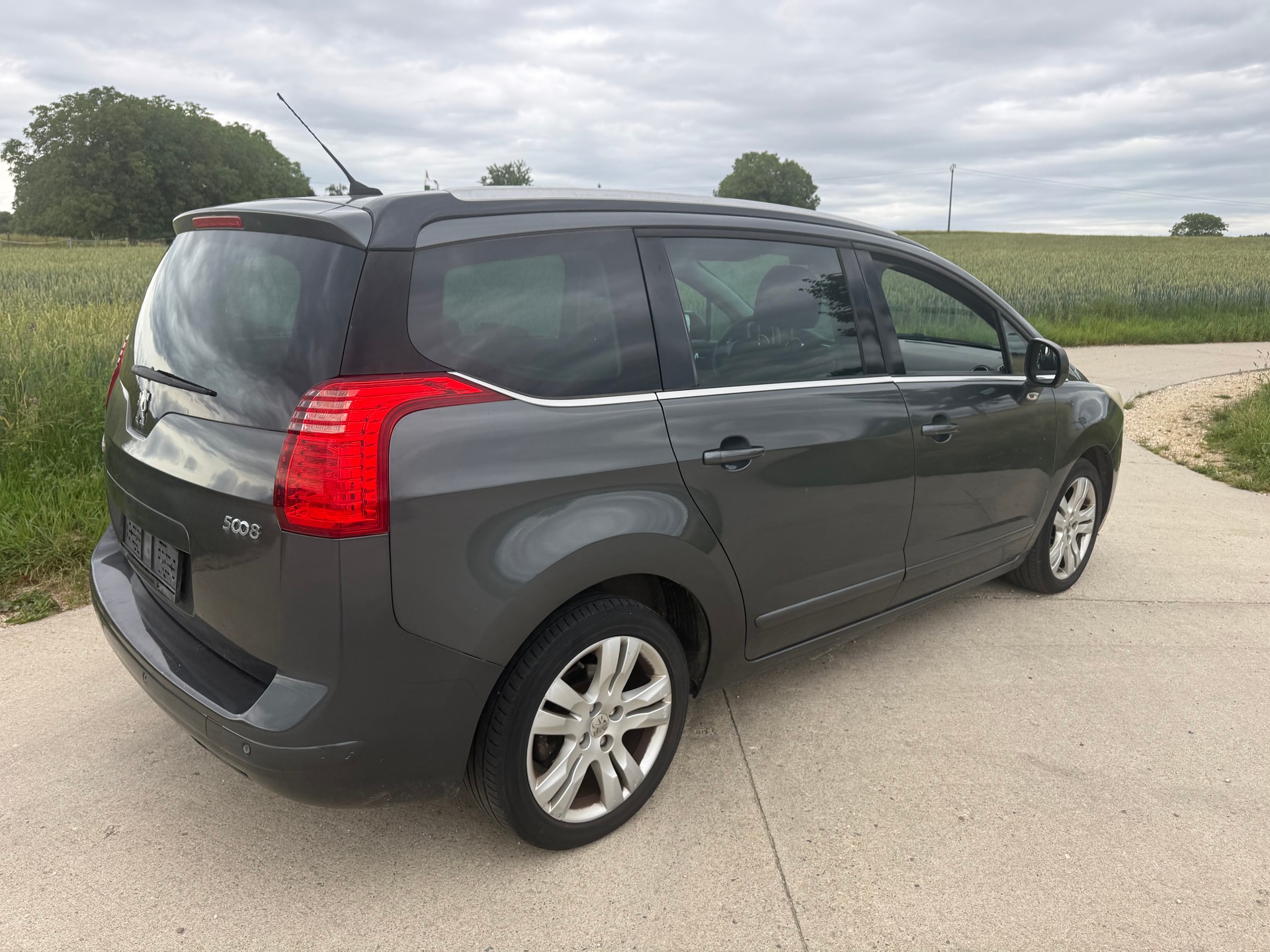 PEUGEOT 5008 2.0 HDI Business-image-4
