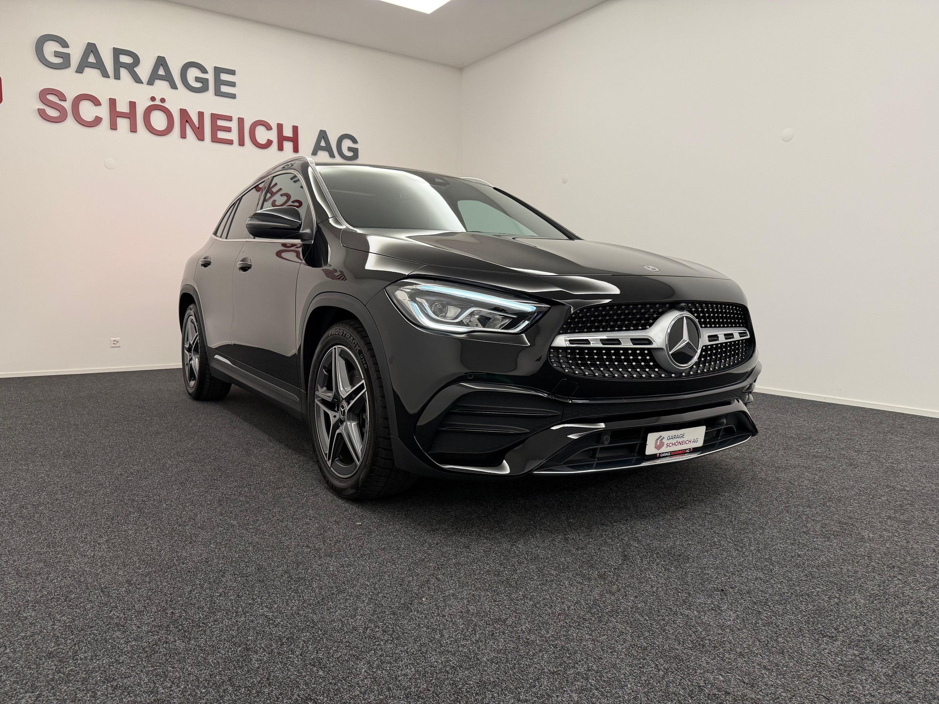MERCEDES-BENZ GLA 250 AMG Line 4matic-showroom-element-2