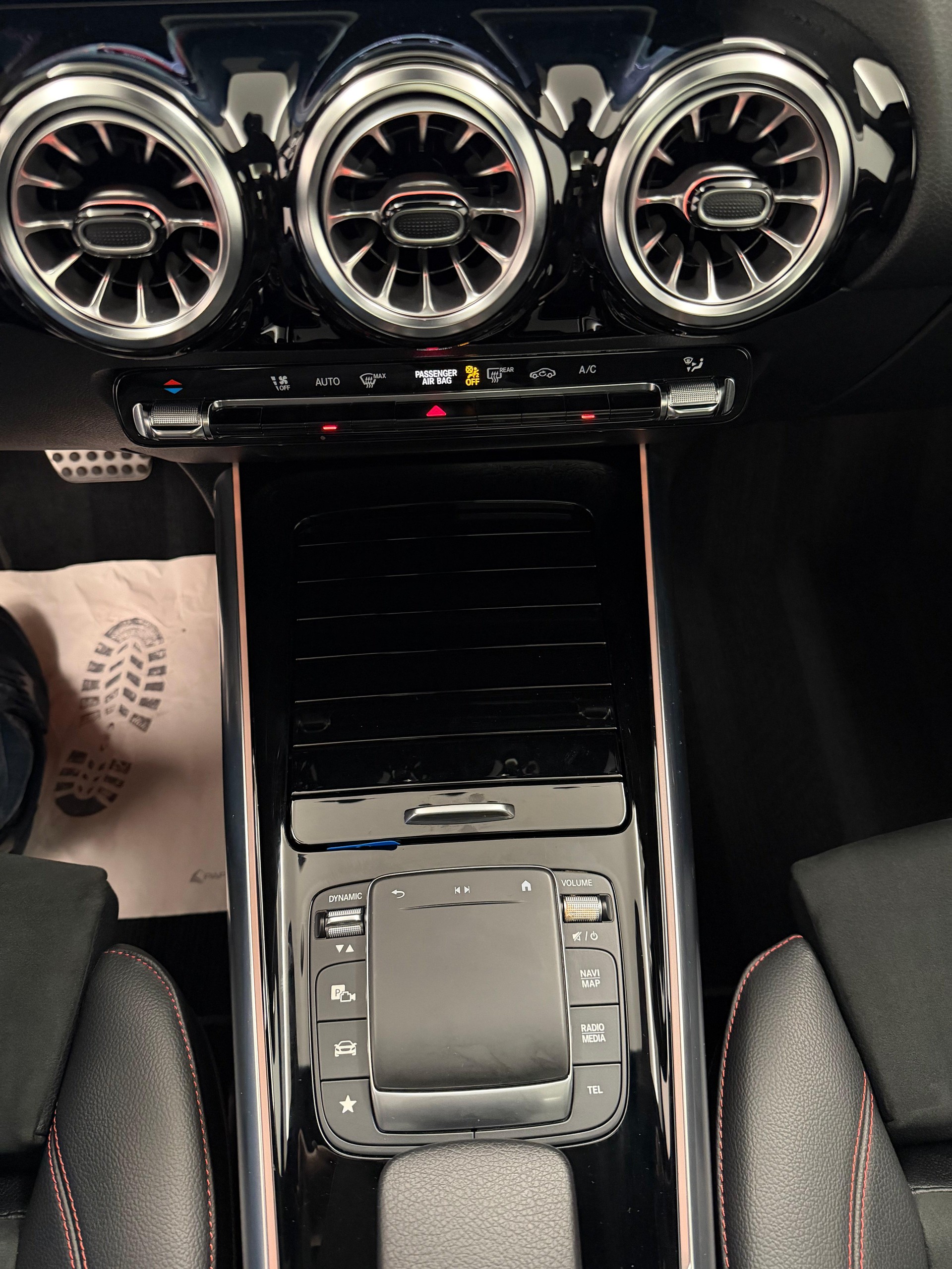 MERCEDES-BENZ GLA 250 AMG Line 4matic-image-21