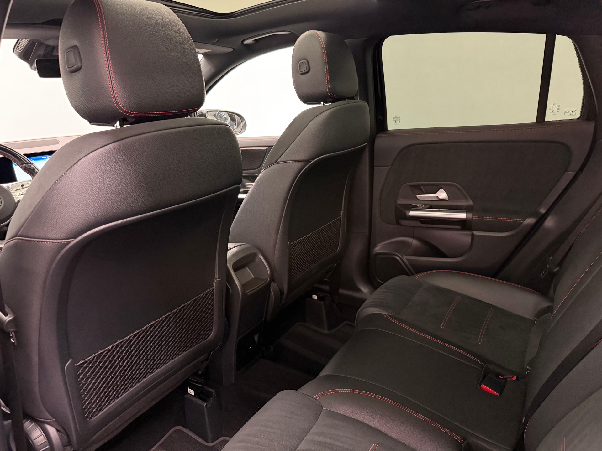MERCEDES-BENZ GLA 250 AMG Line 4matic-image-11