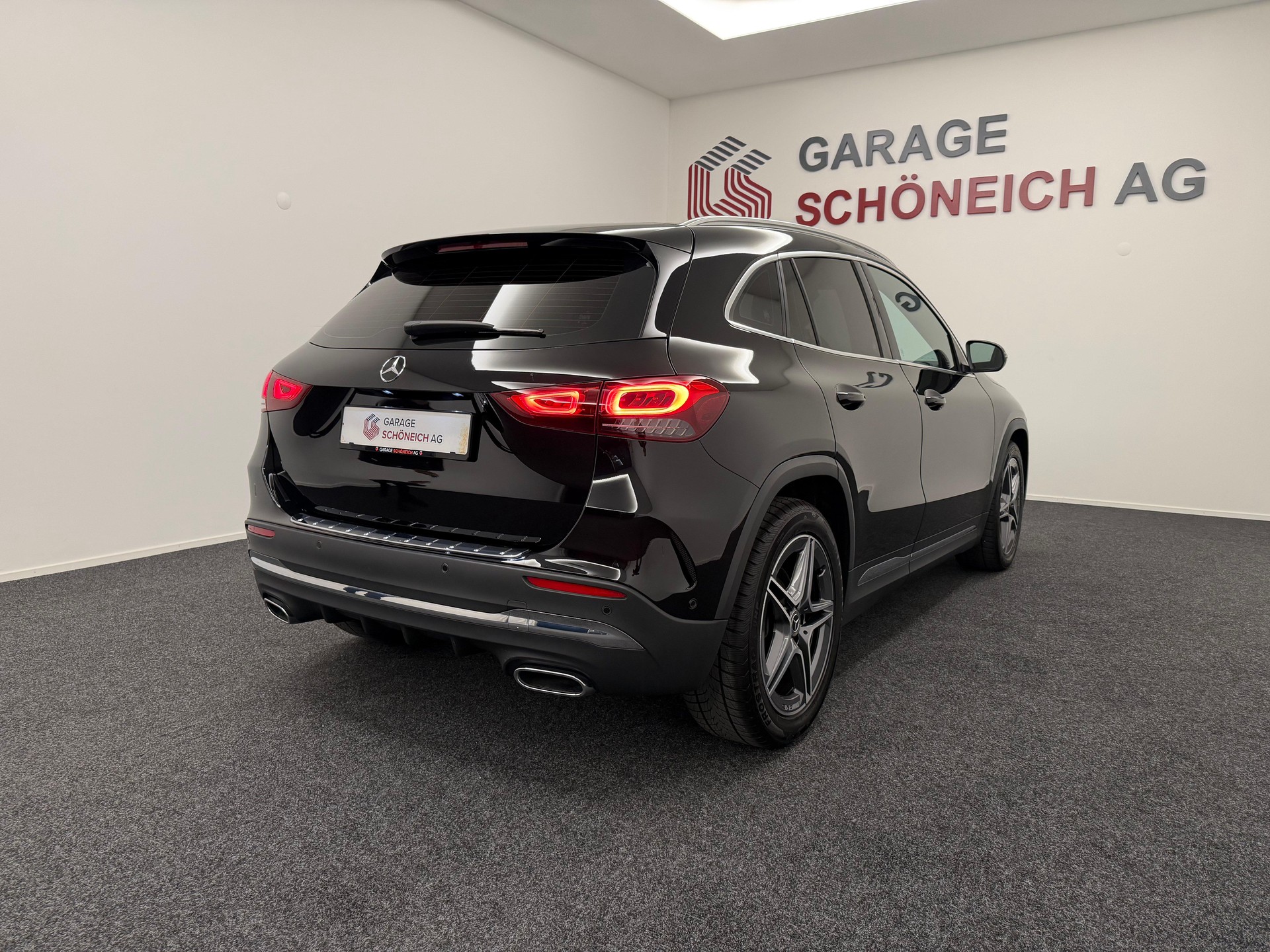 MERCEDES-BENZ GLA 250 AMG Line 4matic-image-4