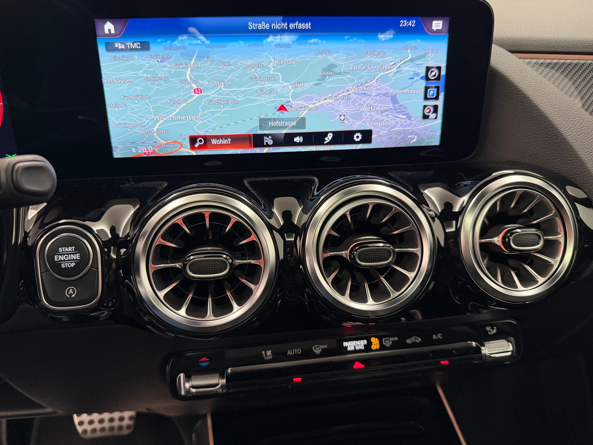 MERCEDES-BENZ GLA 250 AMG Line 4matic-image-24