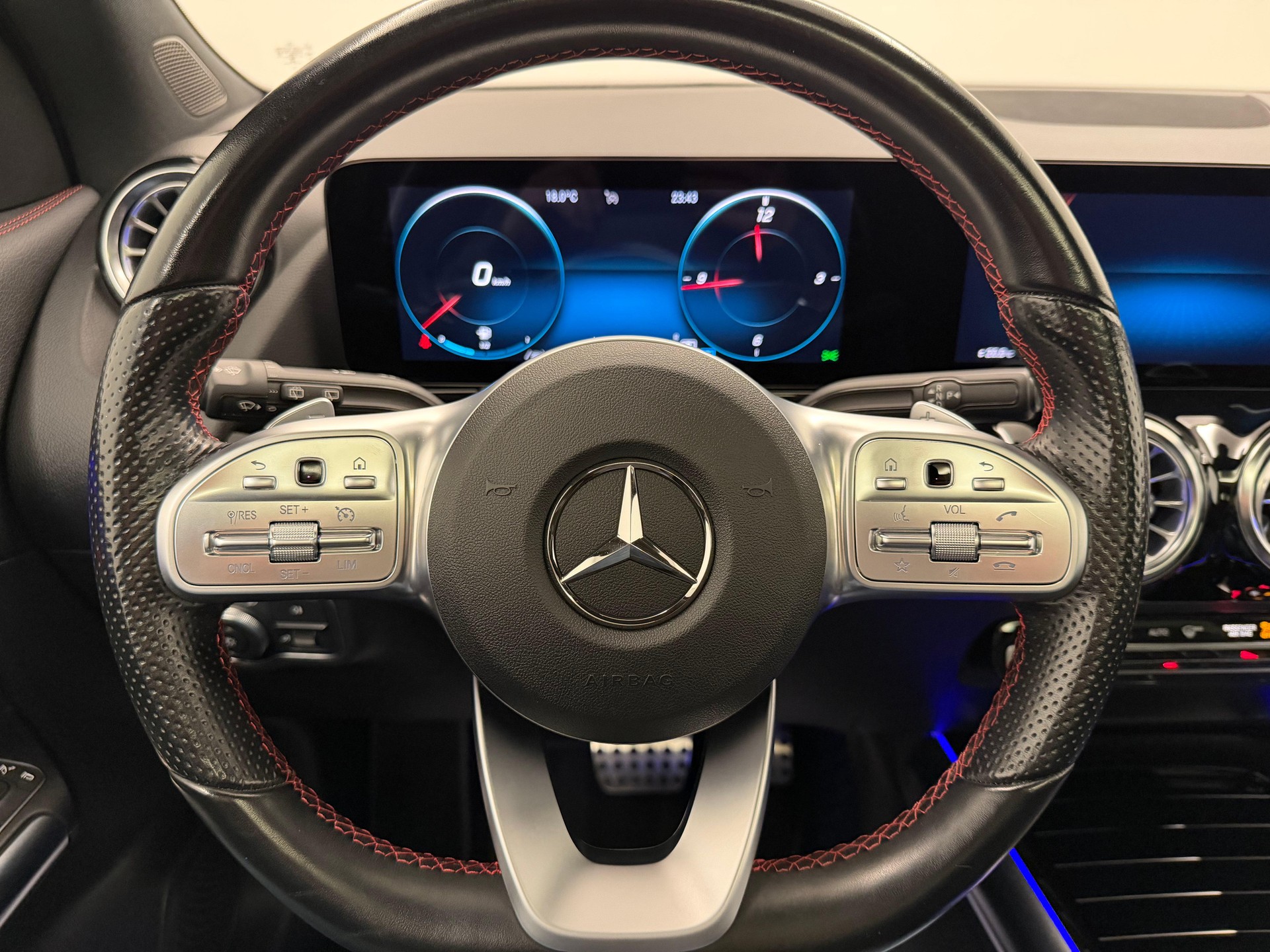 MERCEDES-BENZ GLA 250 AMG Line 4matic-image-18