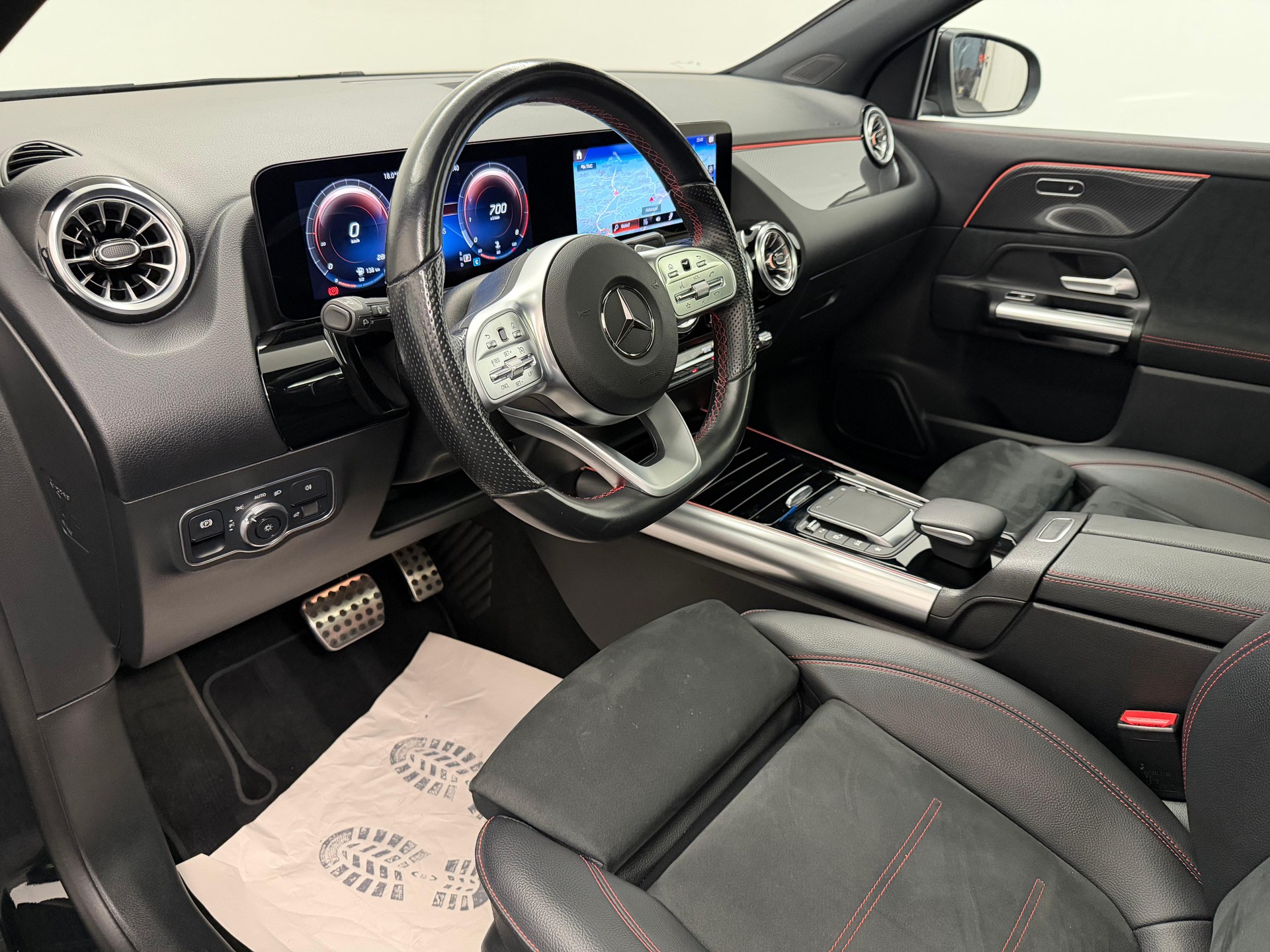MERCEDES-BENZ GLA 250 AMG Line 4matic-image-9