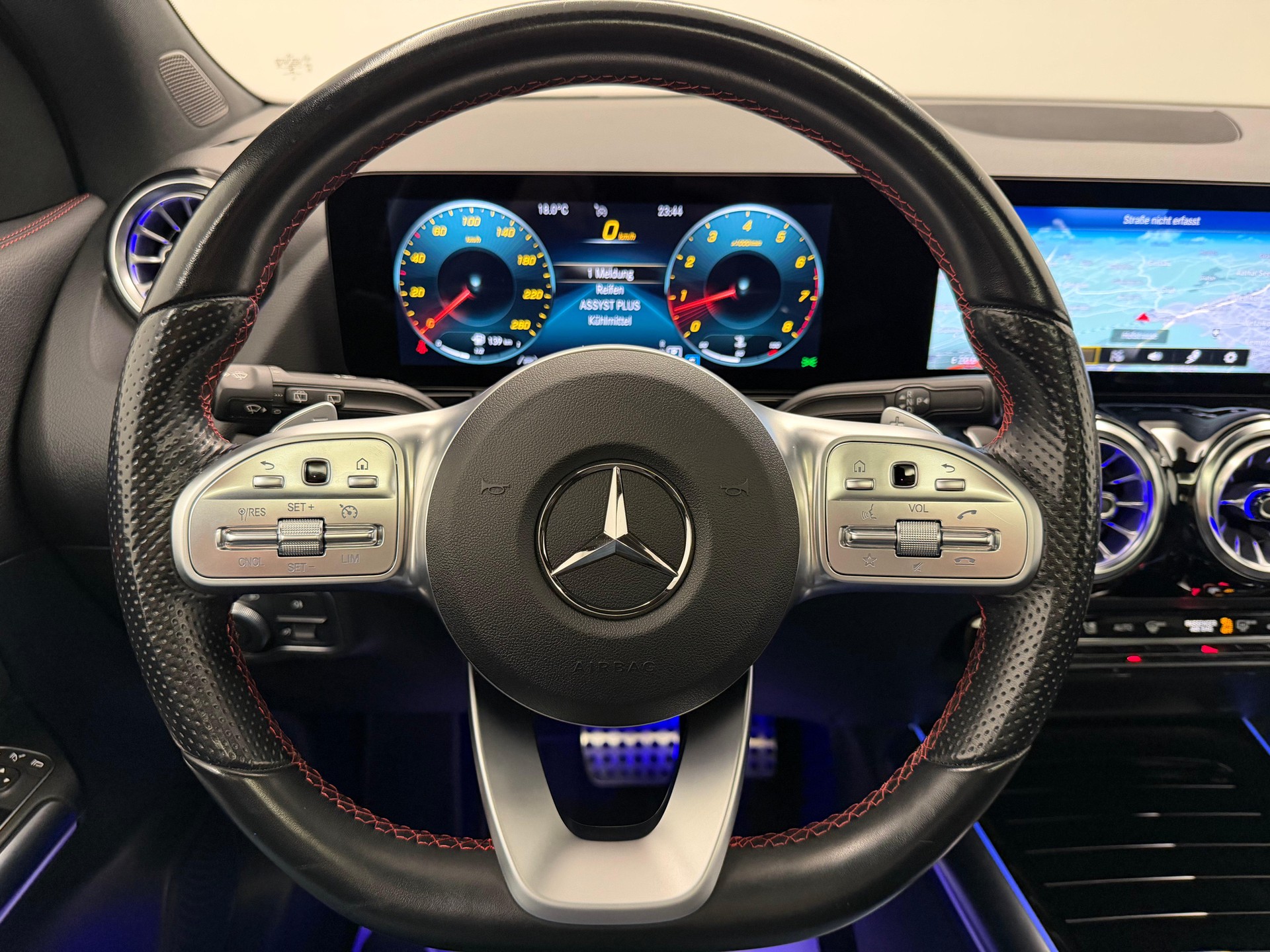 MERCEDES-BENZ GLA 250 AMG Line 4matic-image-17