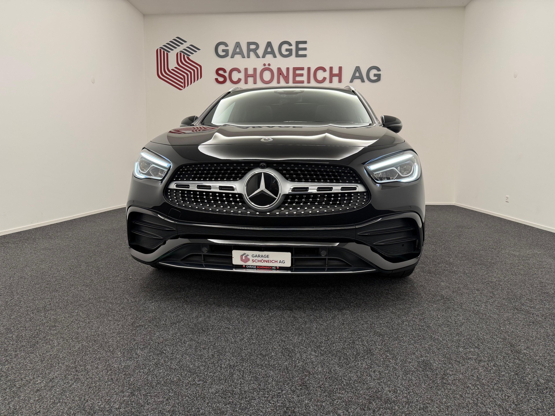 MERCEDES-BENZ GLA 250 AMG Line 4matic-showroom-element-1