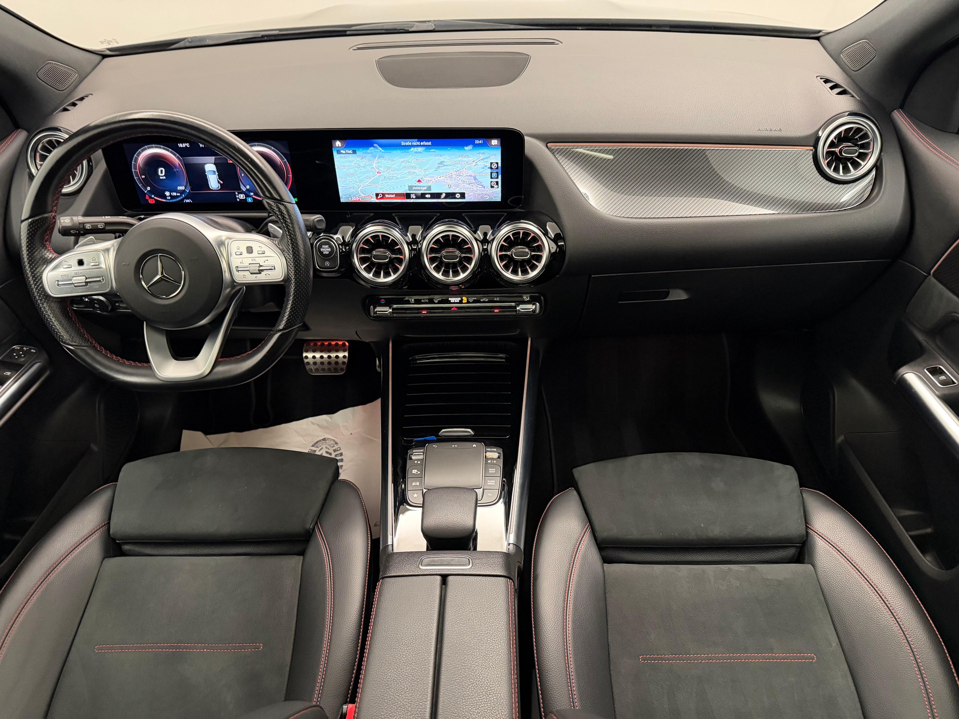 MERCEDES-BENZ GLA 250 AMG Line 4matic-image-12