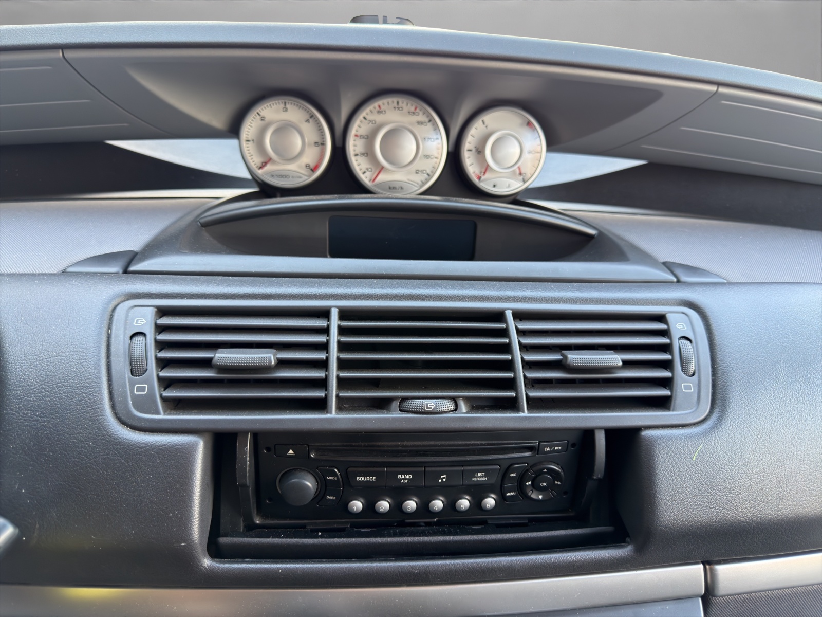 PEUGEOT 807 2.2 16V HDi SV-image-14