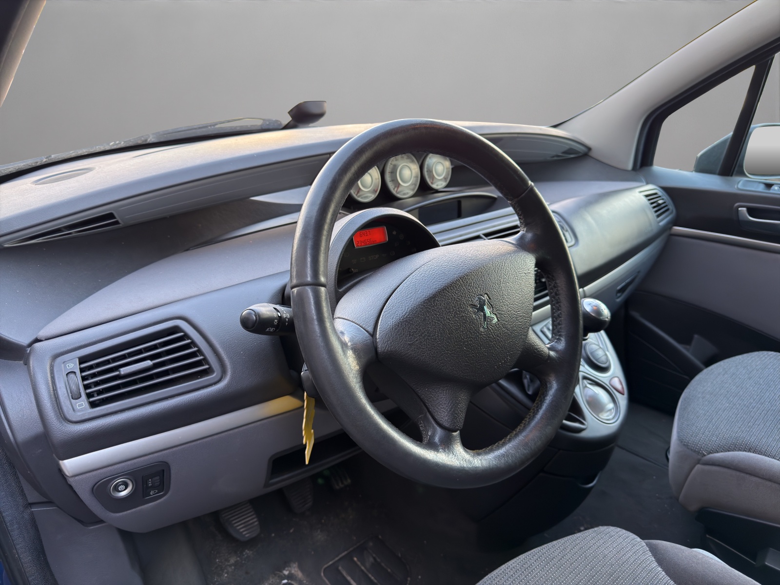 PEUGEOT 807 2.2 16V HDi SV-image-9