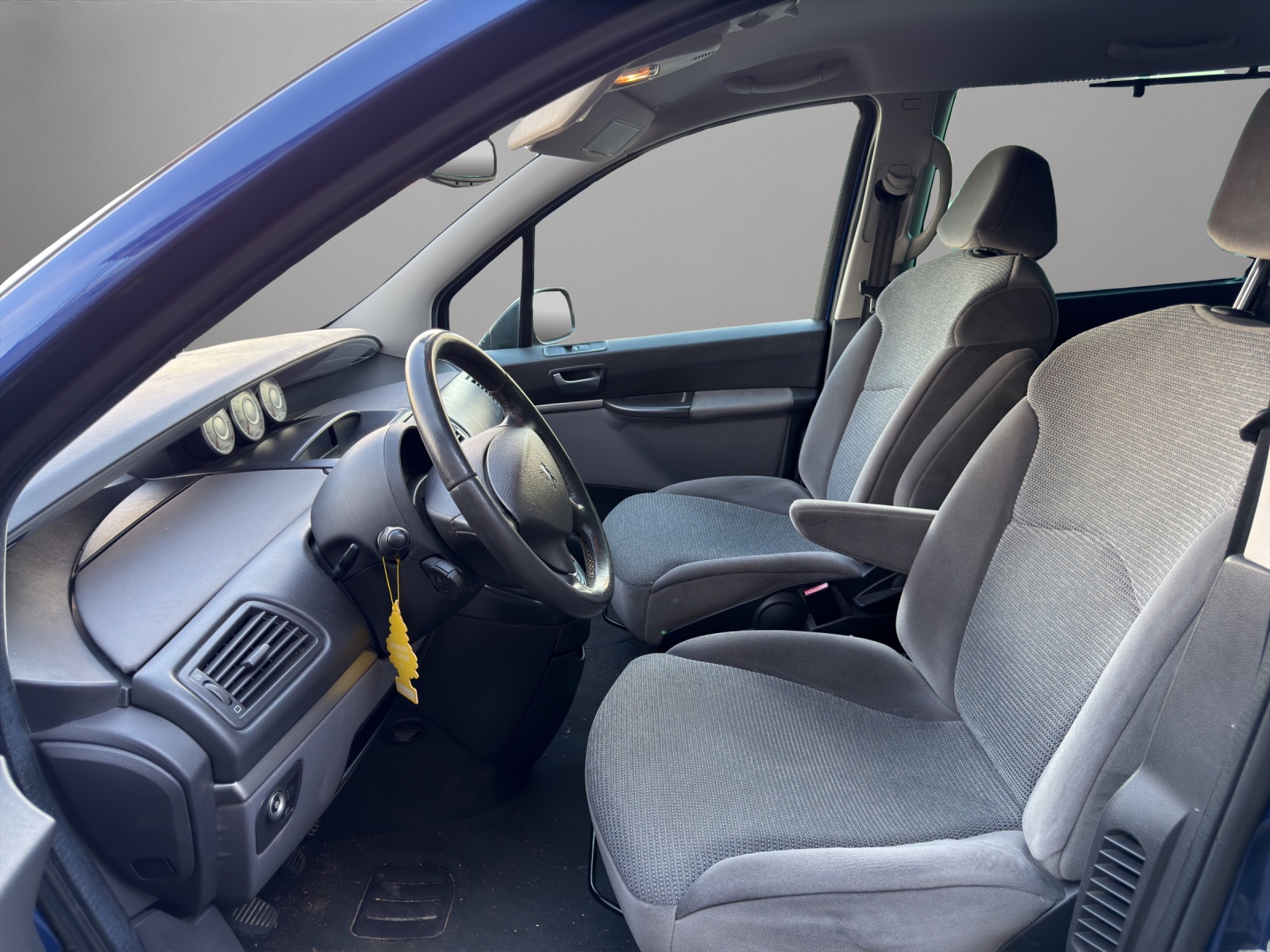 PEUGEOT 807 2.2 16V HDi SV-image-8