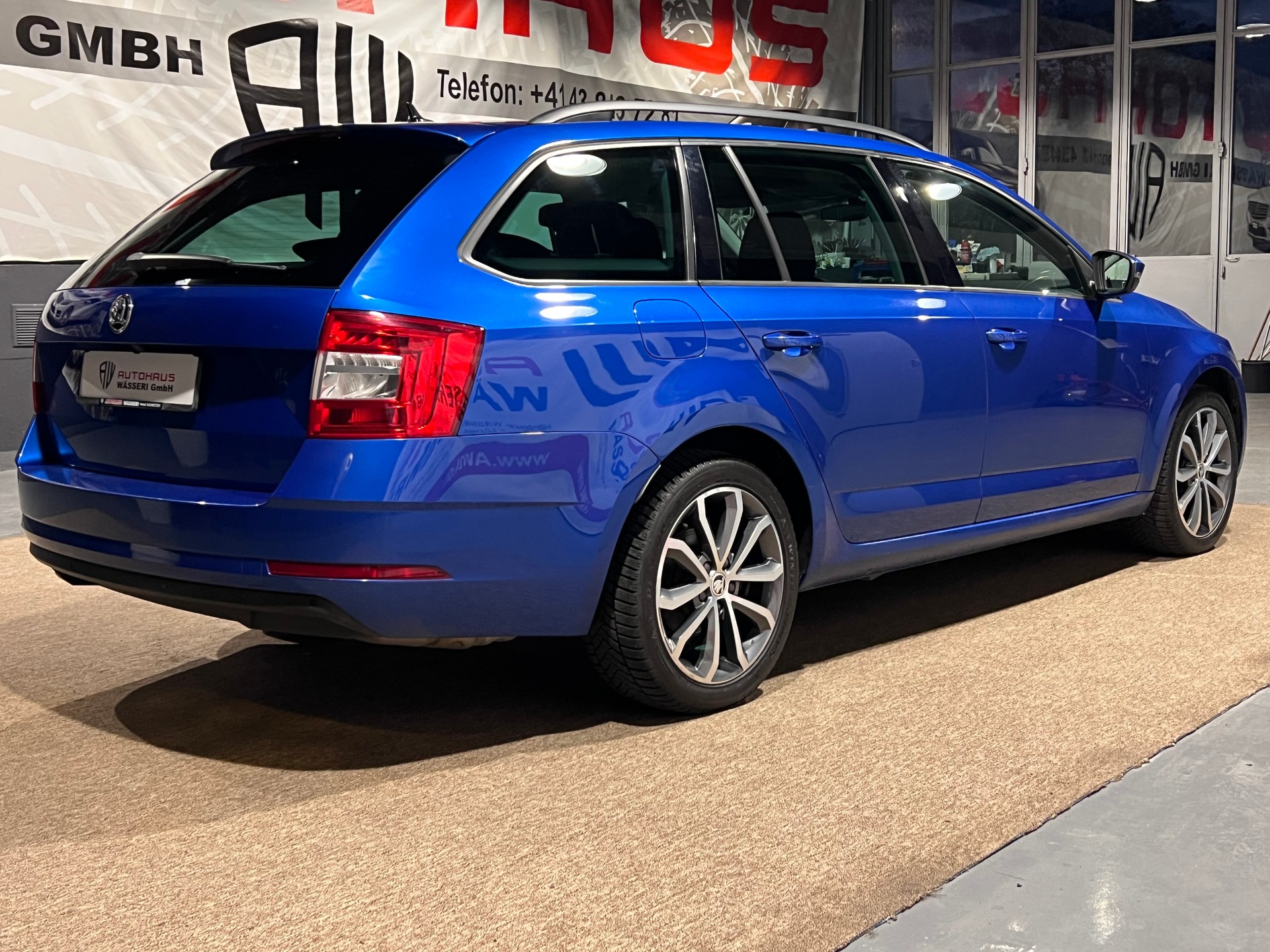 SKODA Octavia Combi 1.8 TSI Swiss Line 25 4x4 DSG-showroom-element-2