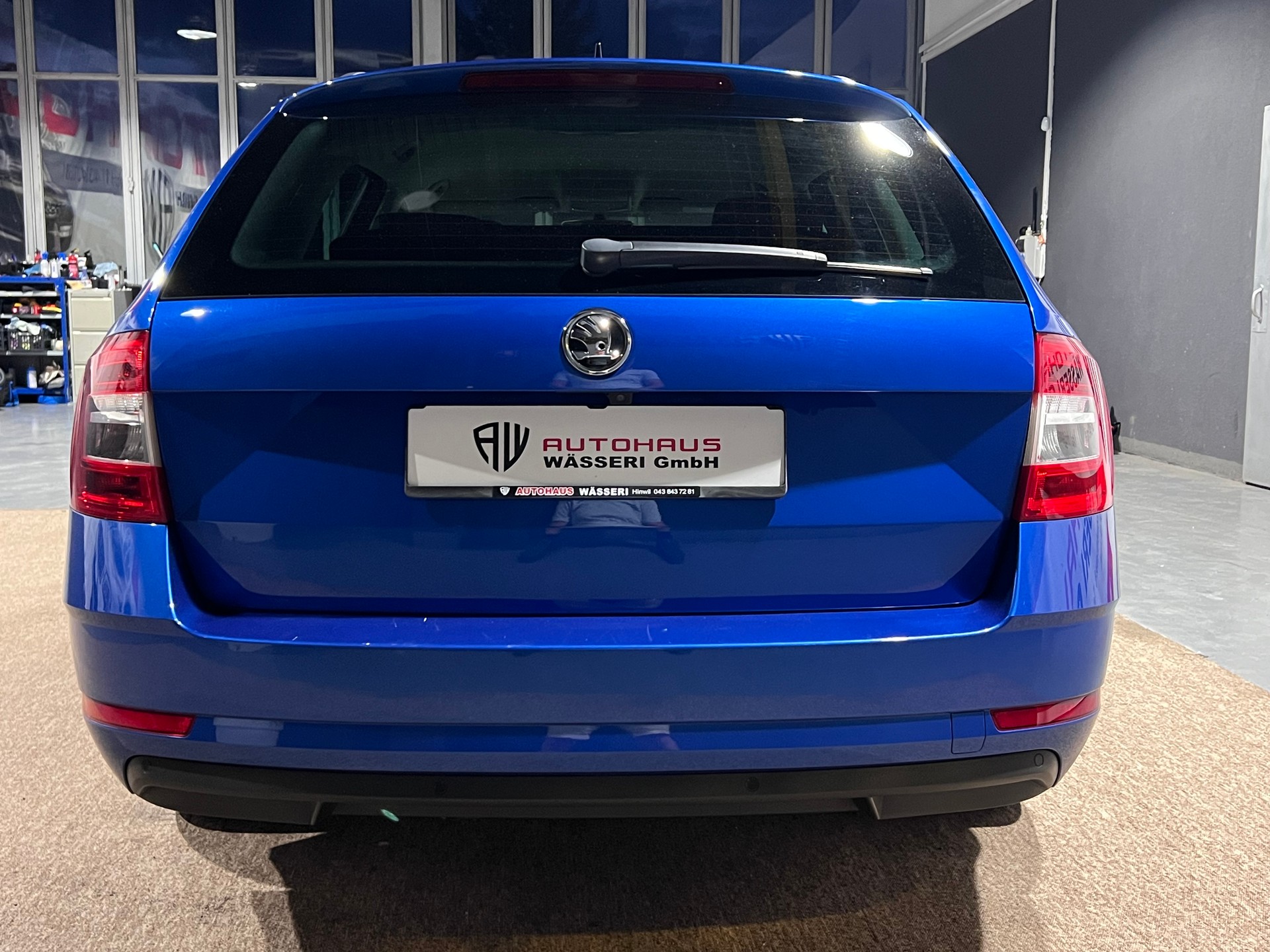 SKODA Octavia Combi 1.8 TSI Swiss Line 25 4x4 DSG-showroom-element-3