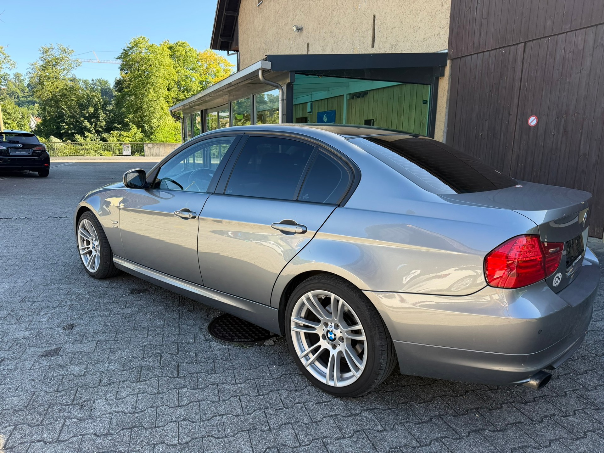 BMW 320-image-5