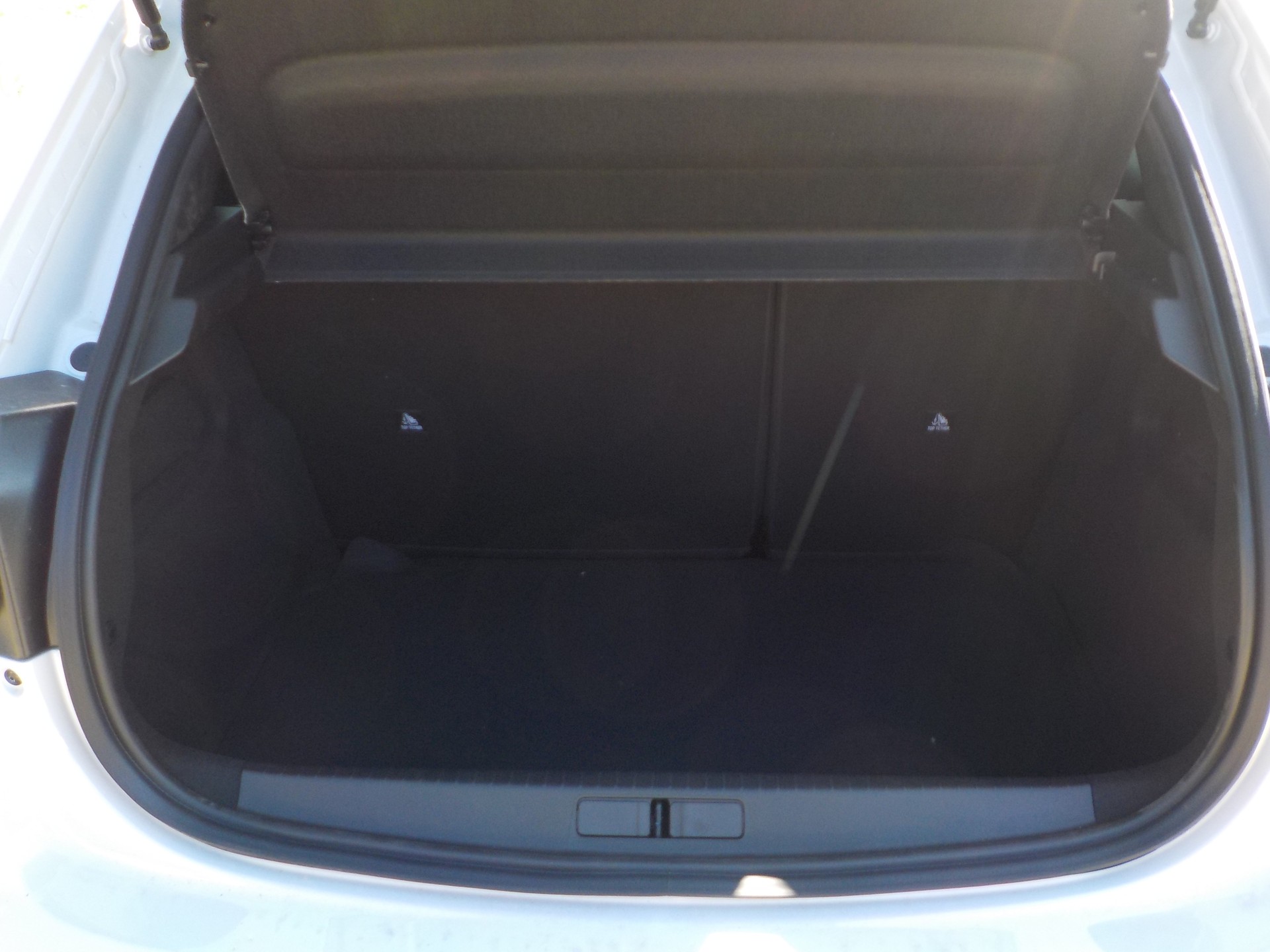 PEUGEOT 208 1.2 MHEV 145 GT-image-5