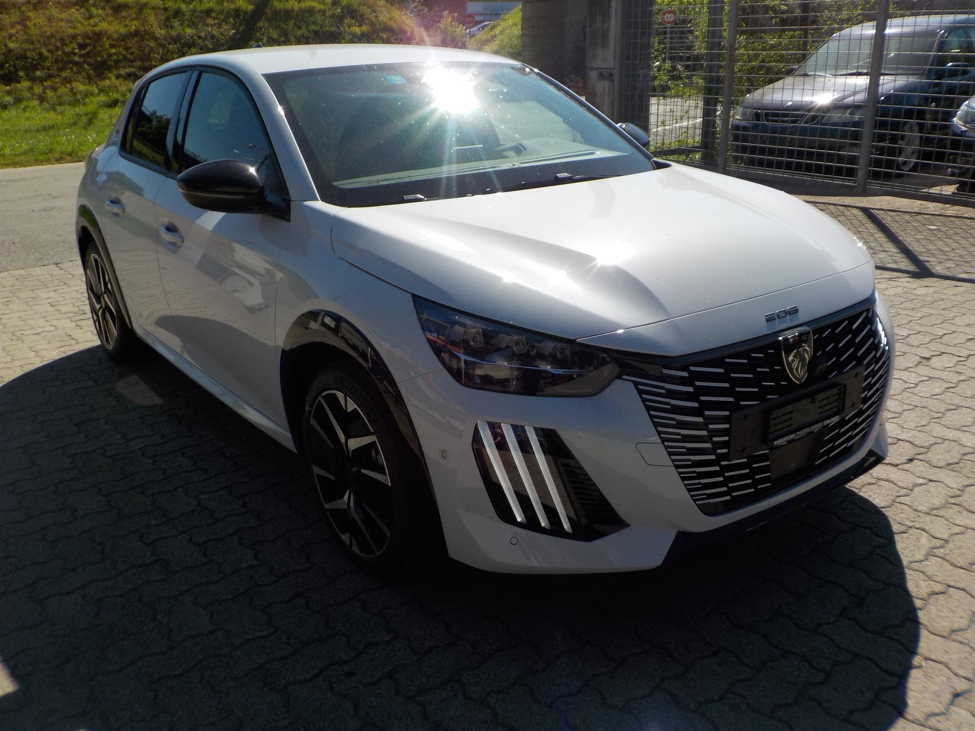 PEUGEOT 208 1.2 MHEV 145 GT-image-1