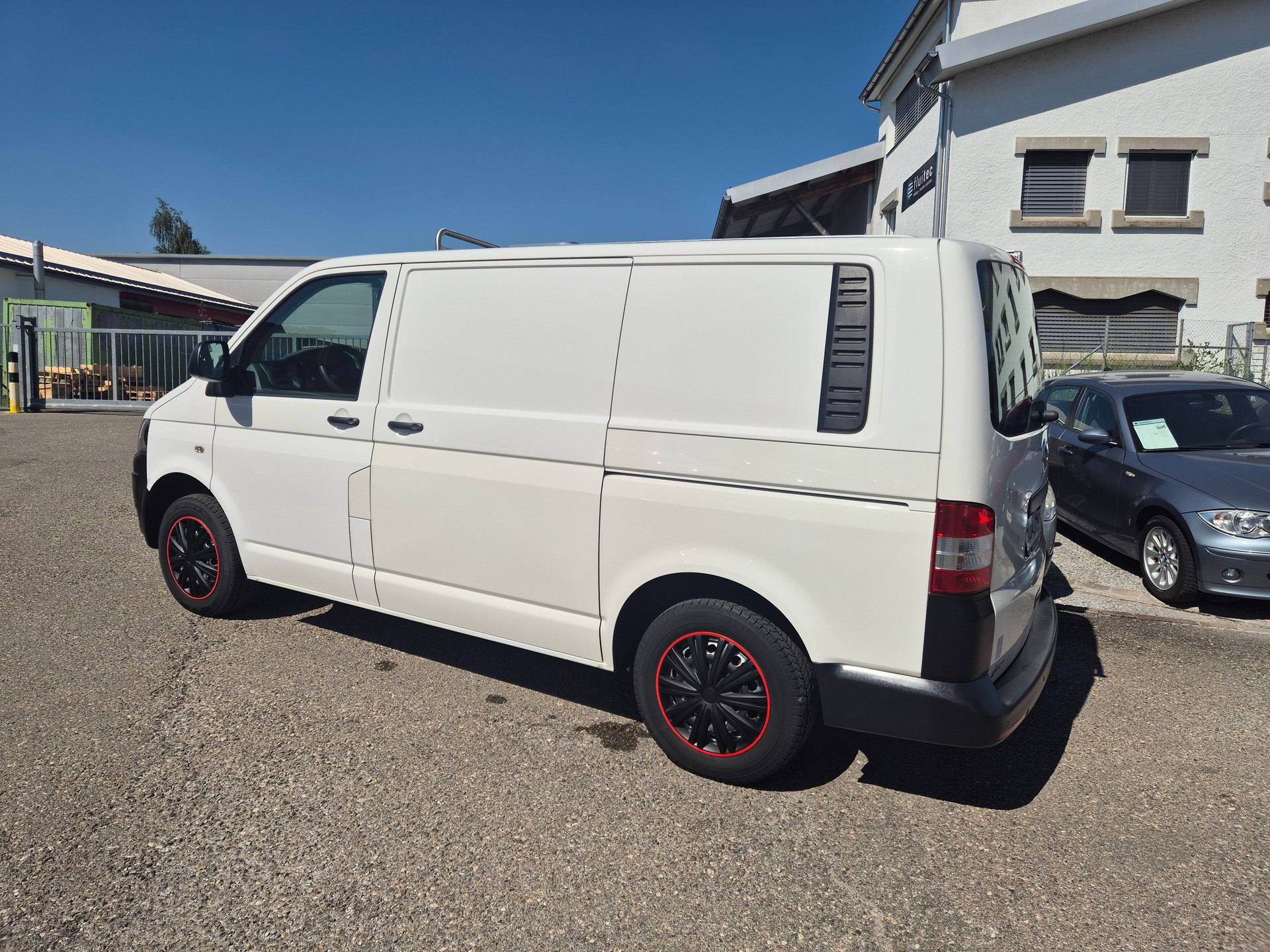 VW Wohnwagen-showroom-element-3