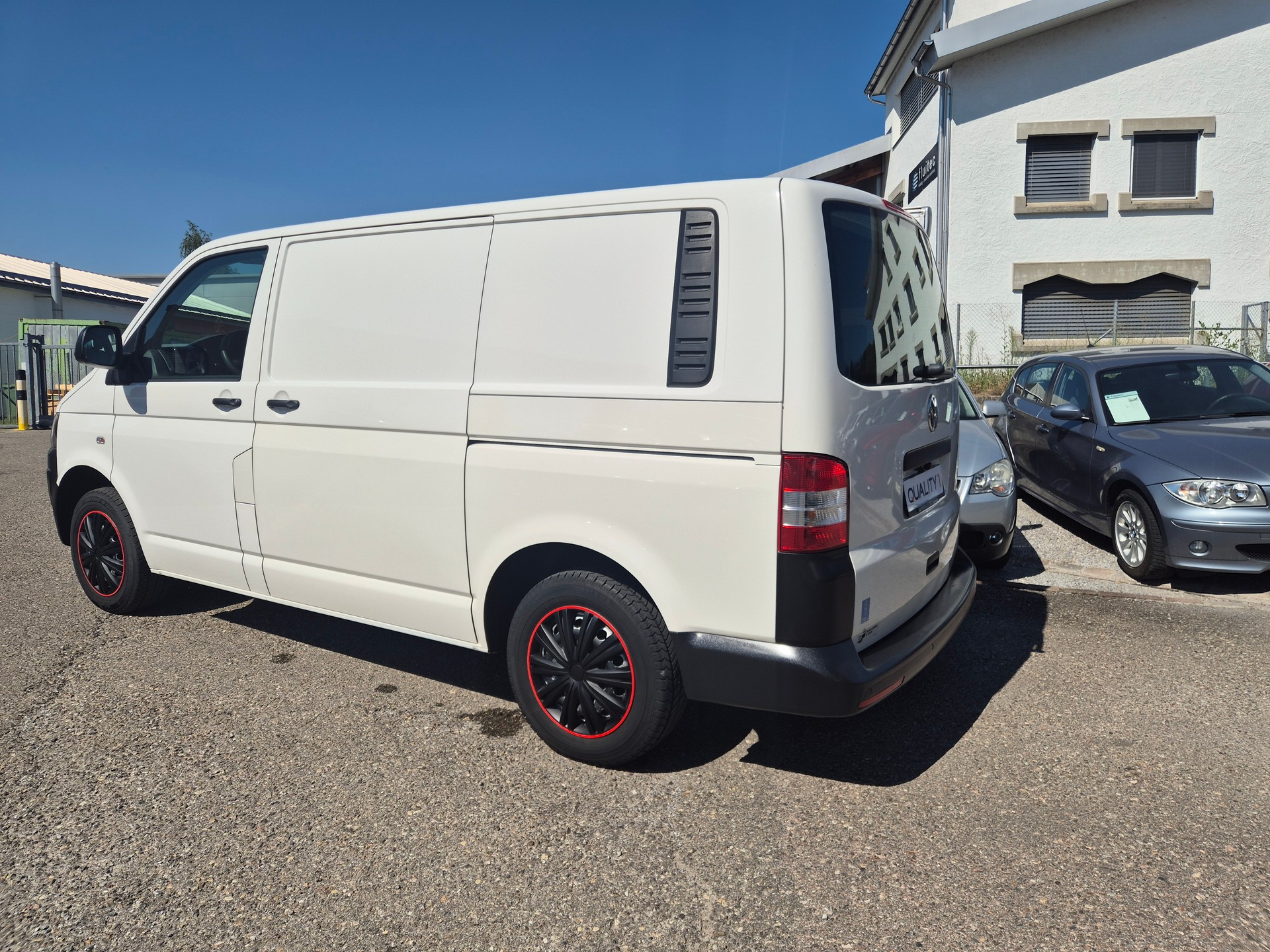 VW Wohnwagen-showroom-element-2