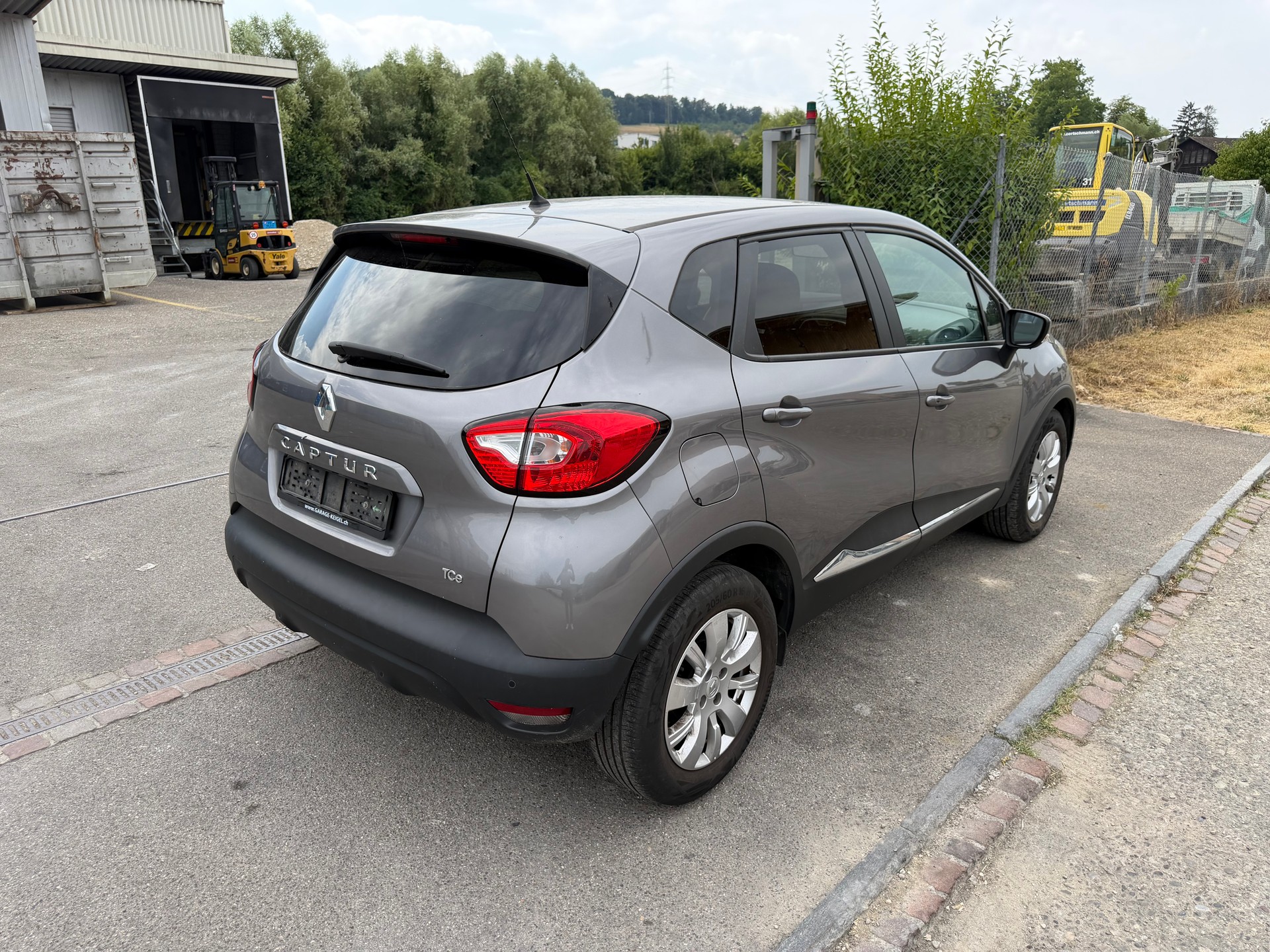 RENAULT Captur 1.2 T 16V Privilège EDC-image-2