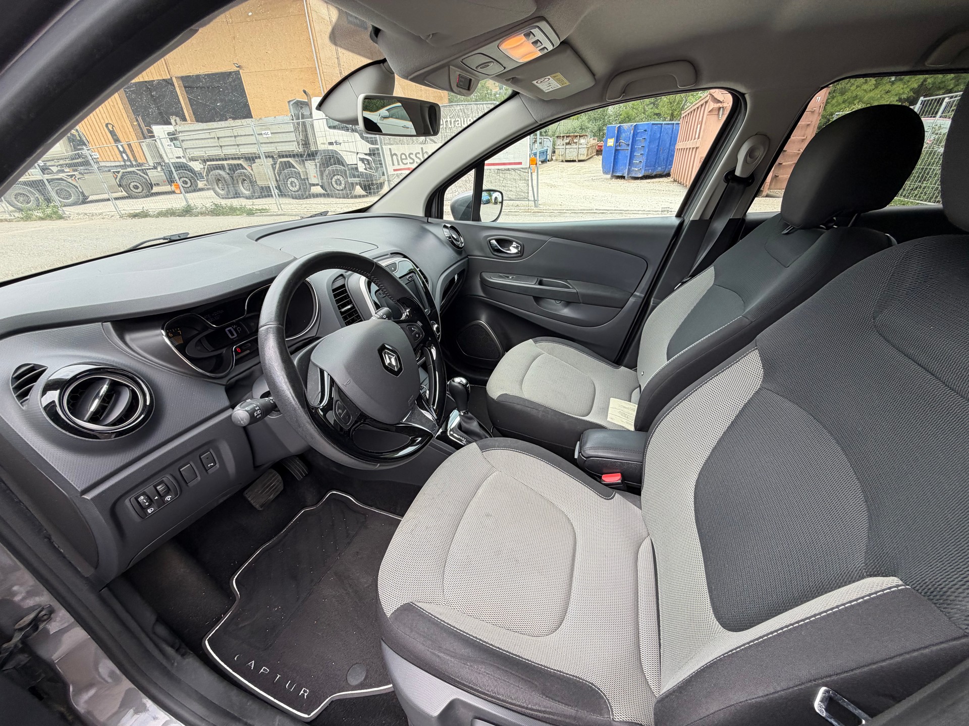 RENAULT Captur 1.2 T 16V Privilège EDC-image-7