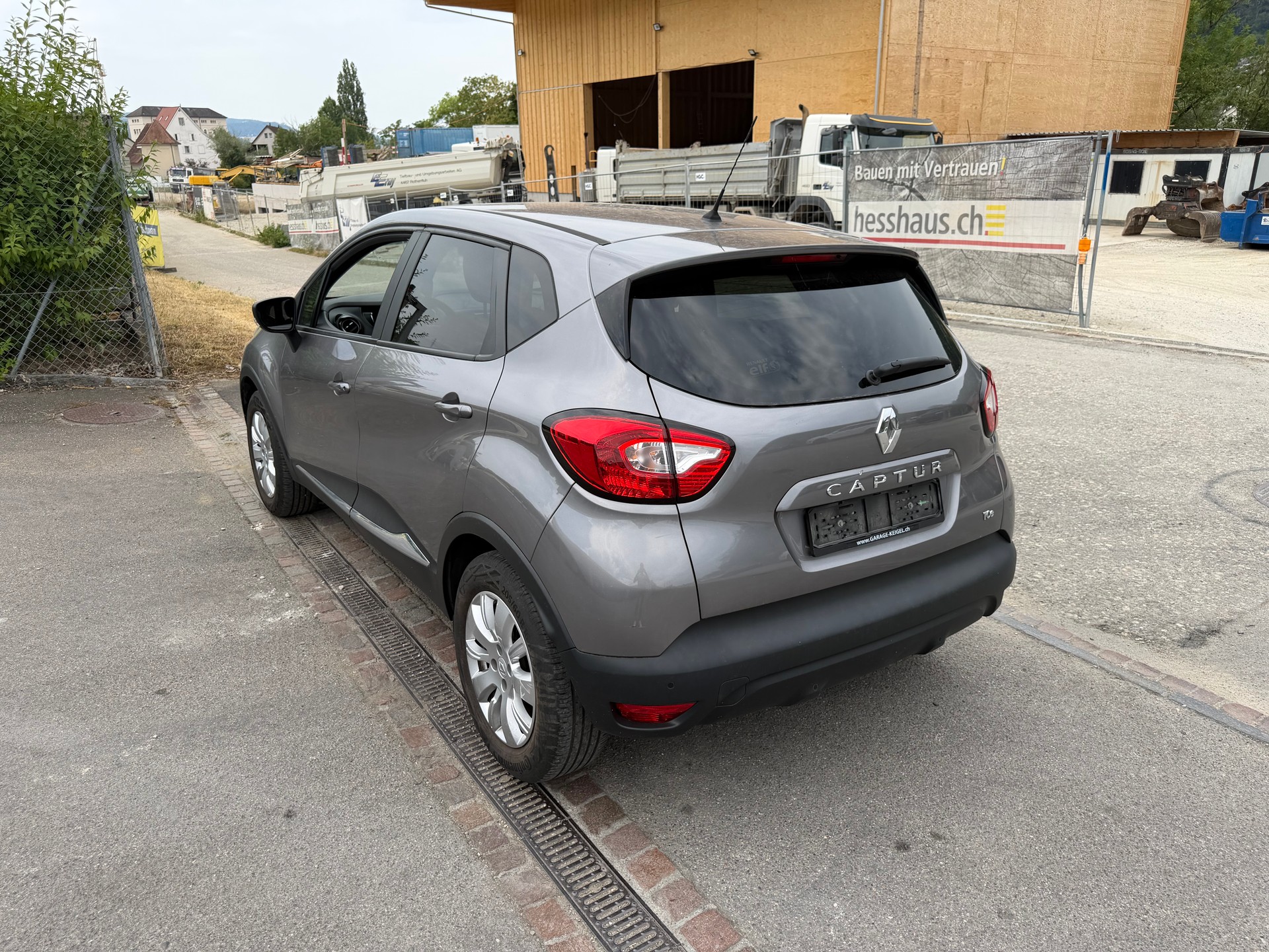 RENAULT Captur 1.2 T 16V Privilège EDC-image-1