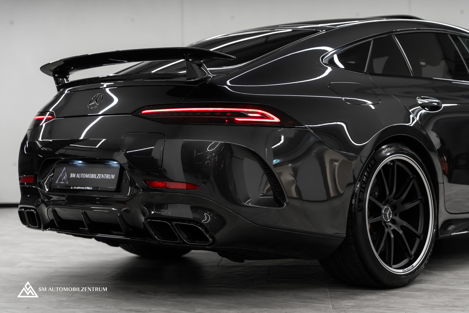MERCEDES-BENZ AMG GT 63 S E Performance 4matic+ / Aero / Keramikbremsen / Carbon / Panorama-image-12